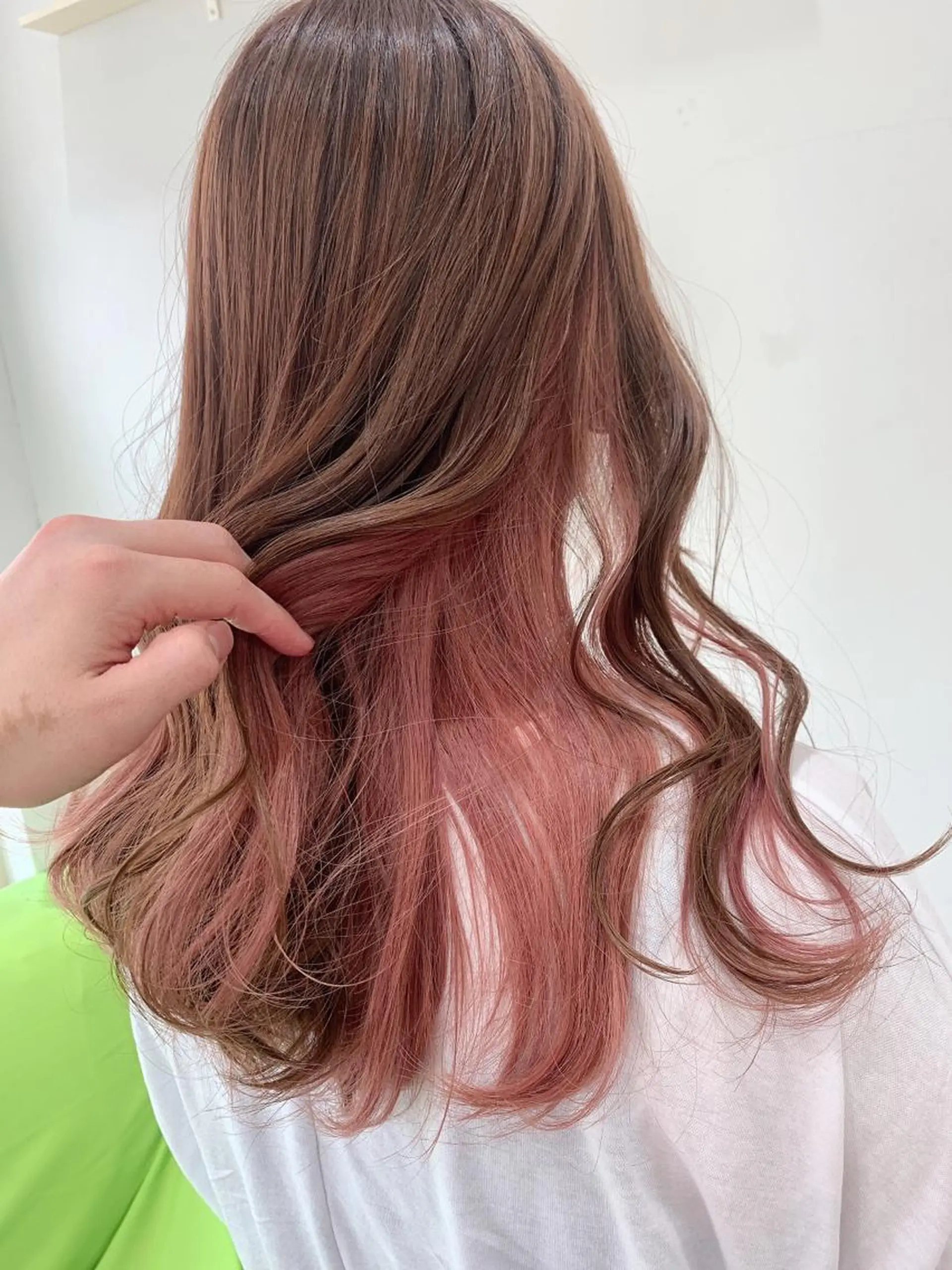 ロング カラー ブリーチ ピンクカラー ヘアカラー トリートメント ヘアアレンジ にいた　かづしげのヘアスタイル