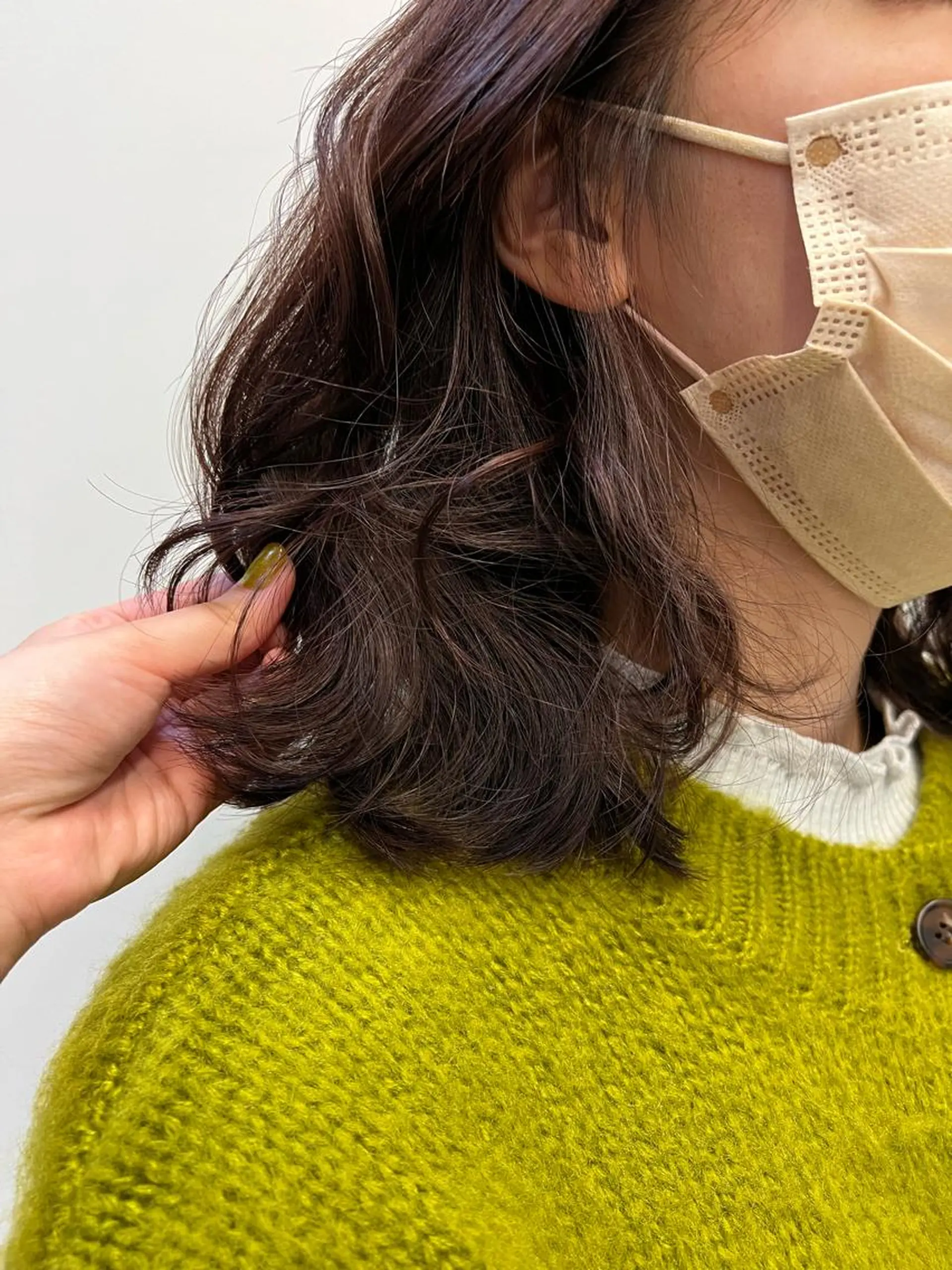 ミディアム カラー 岸田 莉奈のヘアスタイル