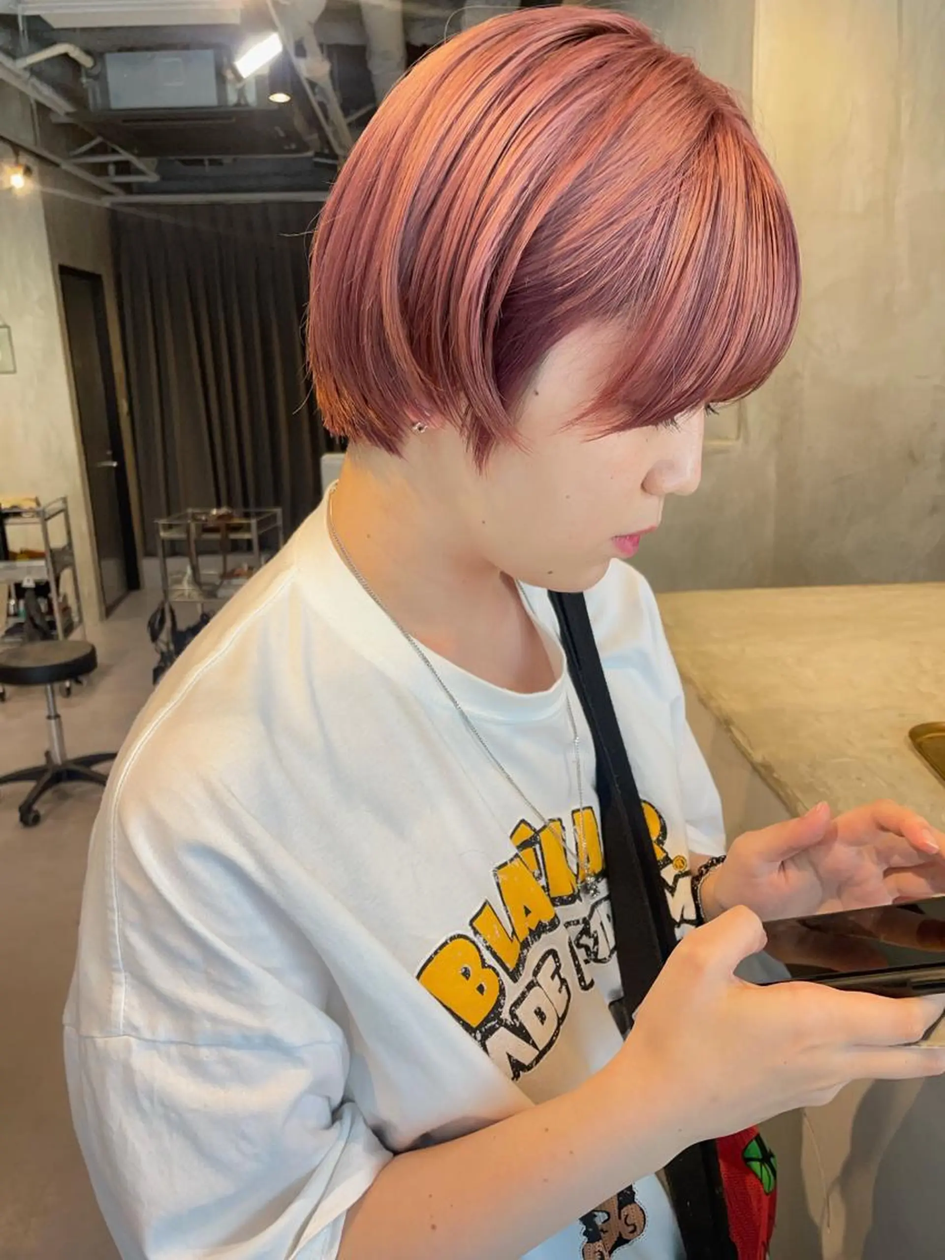 ショート カラー ブリーチ ピンクカラー カット ヘアカラー ヤマモト マイのヘアスタイル