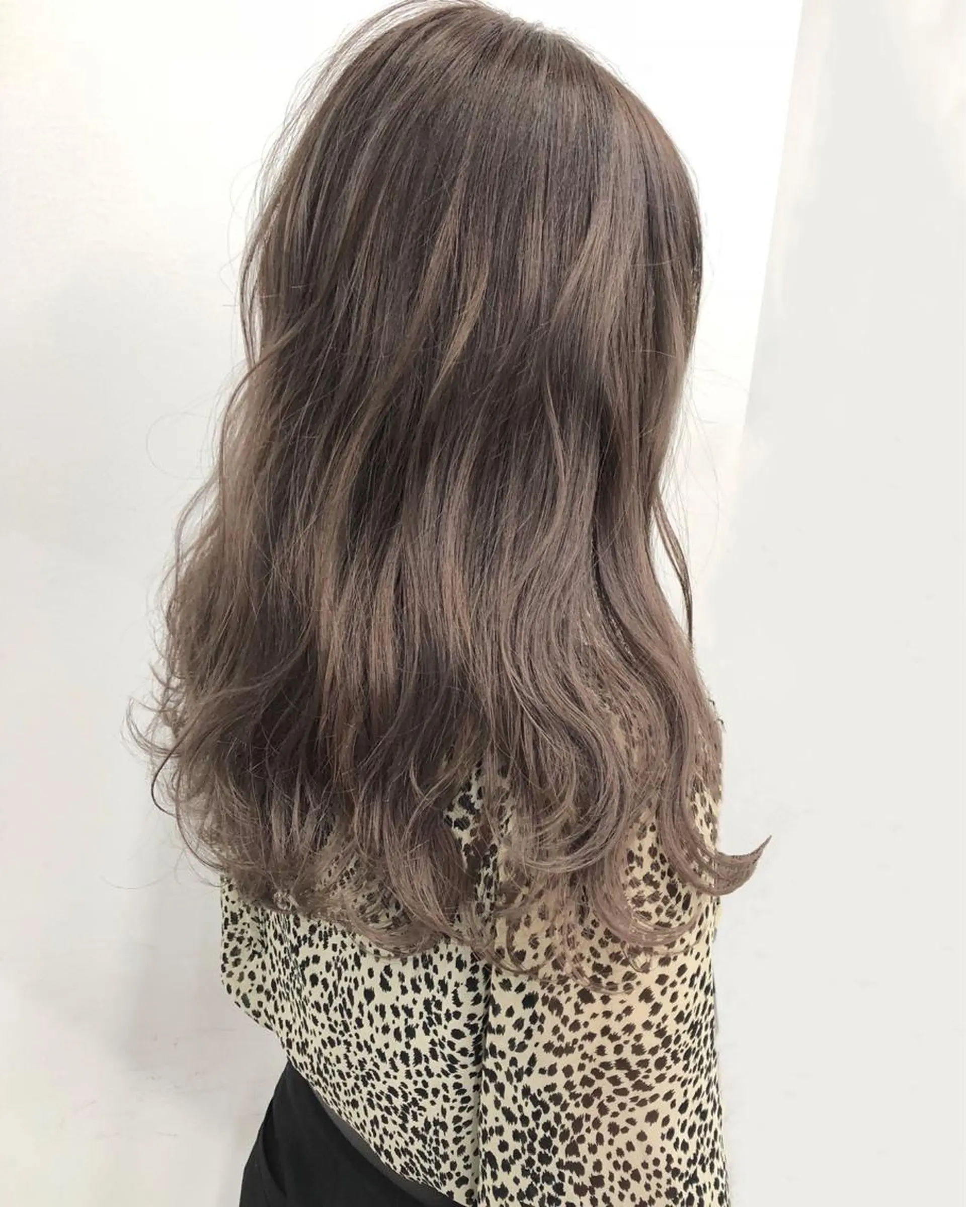 セミロング カラー 🦄インナーカラー 🦄貫井彩花のヘアスタイル
