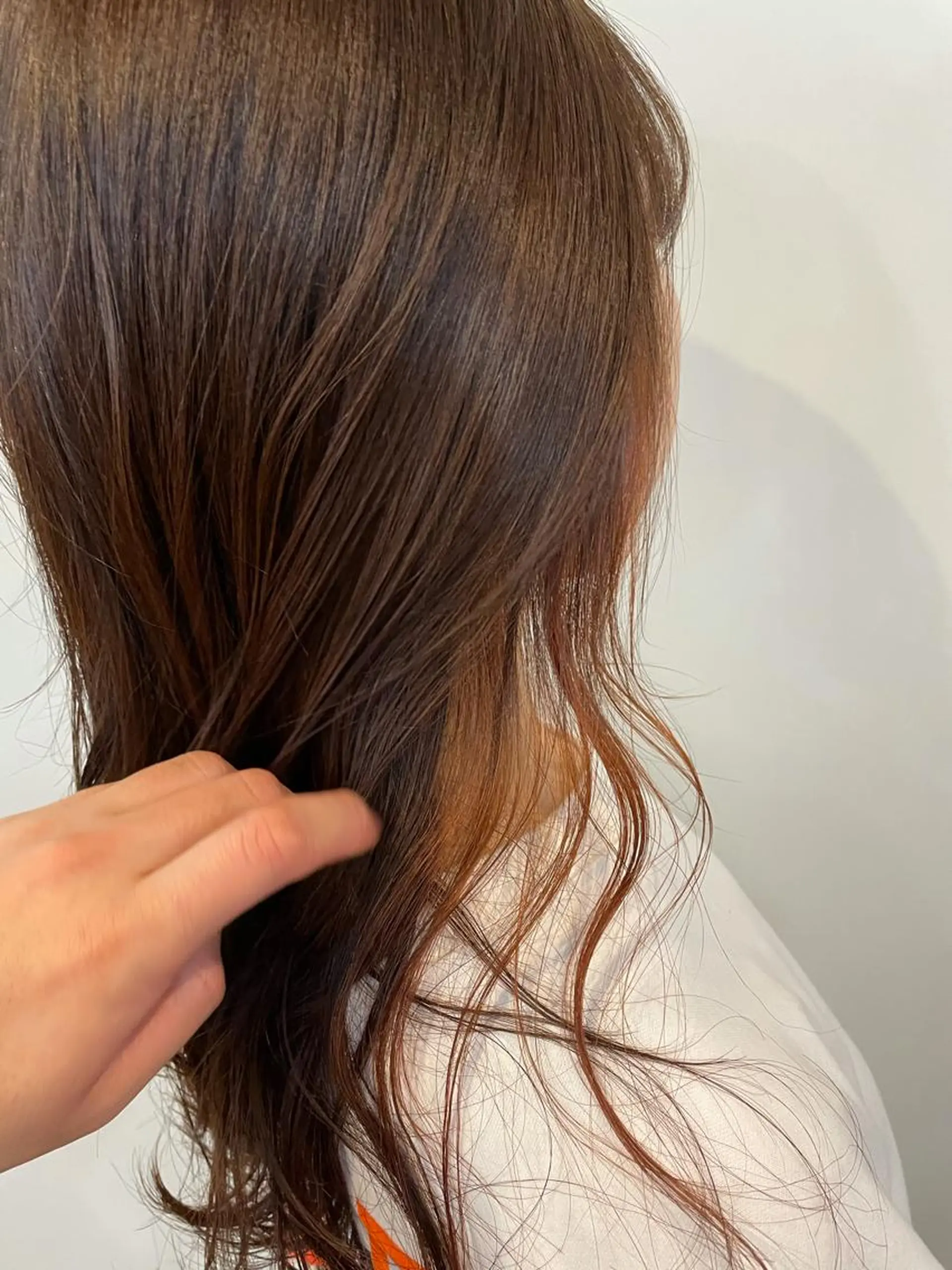 セミロング カラー ブリーチ ブラウンカラー イヤリングカラー オレンジ ヘアカラー FLAGS YAMATOのヘアスタイル