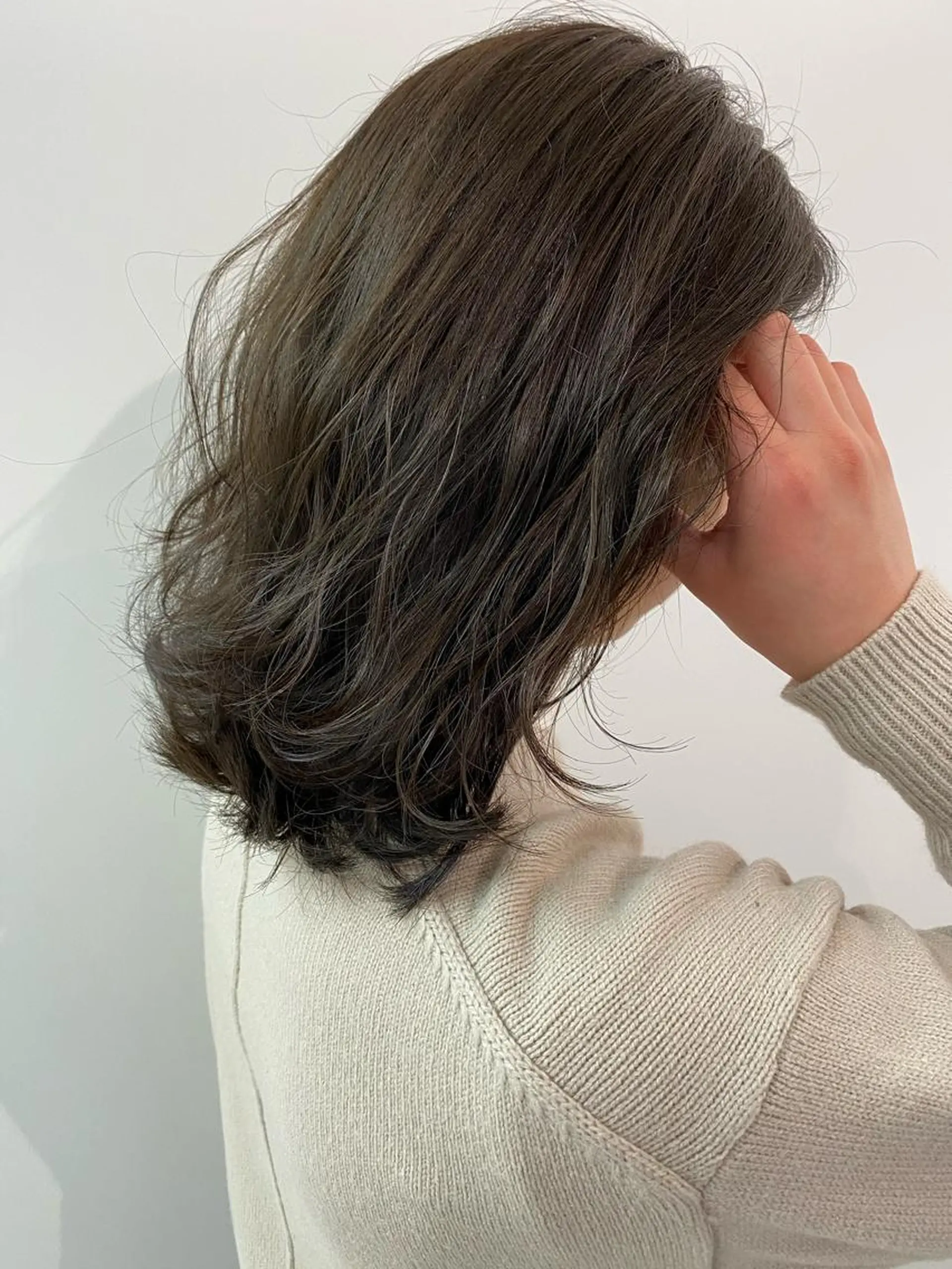 ミディアム カラー グレージュ オリーブグレージュ オリーブグレー ヘアカラー lar 立川南口所属・レイヤーボブ/ボブ 仲川和人のヘアスタイル