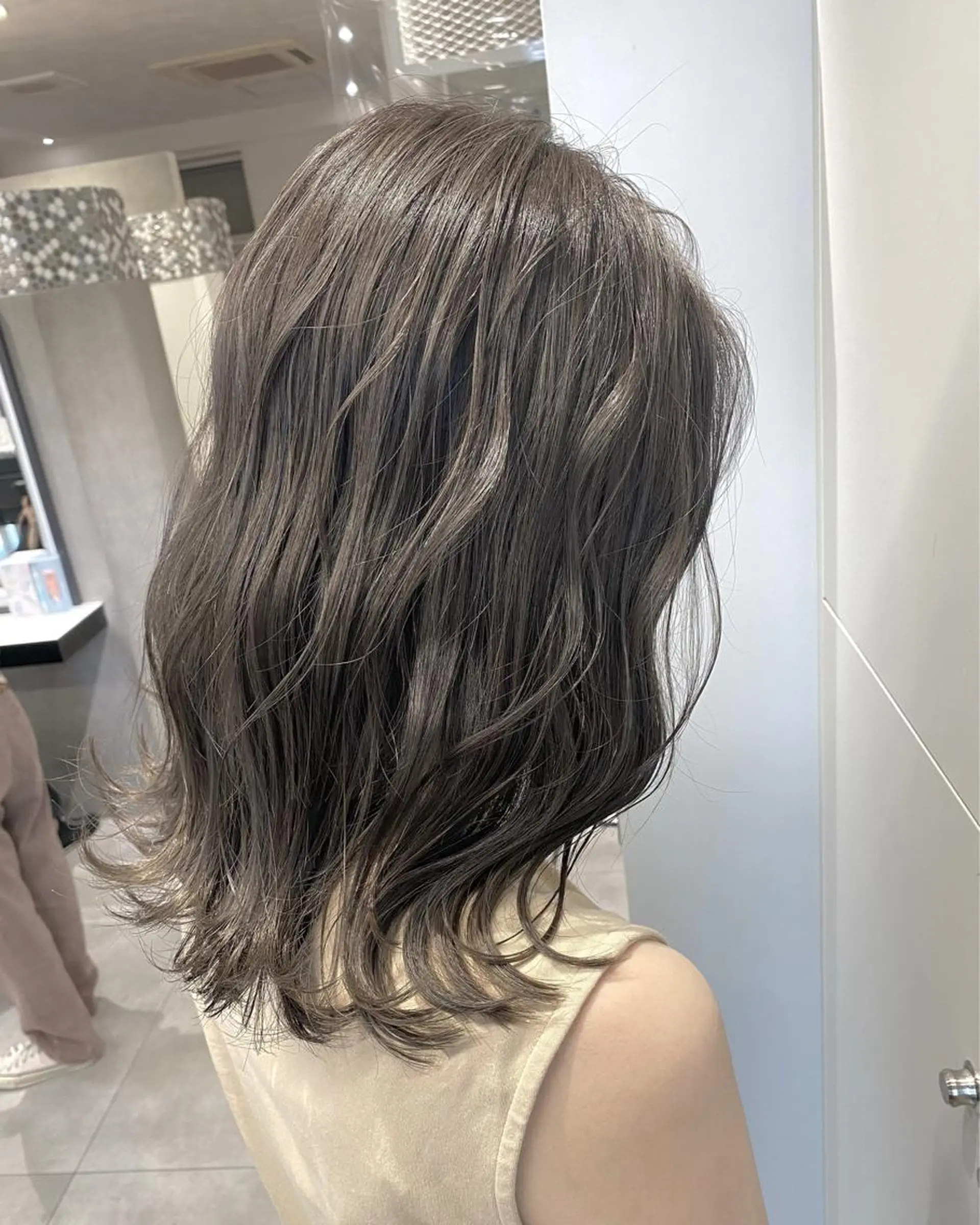 セミロング カラー ヘアアレンジ グレージュ オリーブグレージュ オリーブグレー カット ヘアカラー 𝒀𝒖𝒊𝒏𝒂 梅田/透明感カラーのヘアスタイル