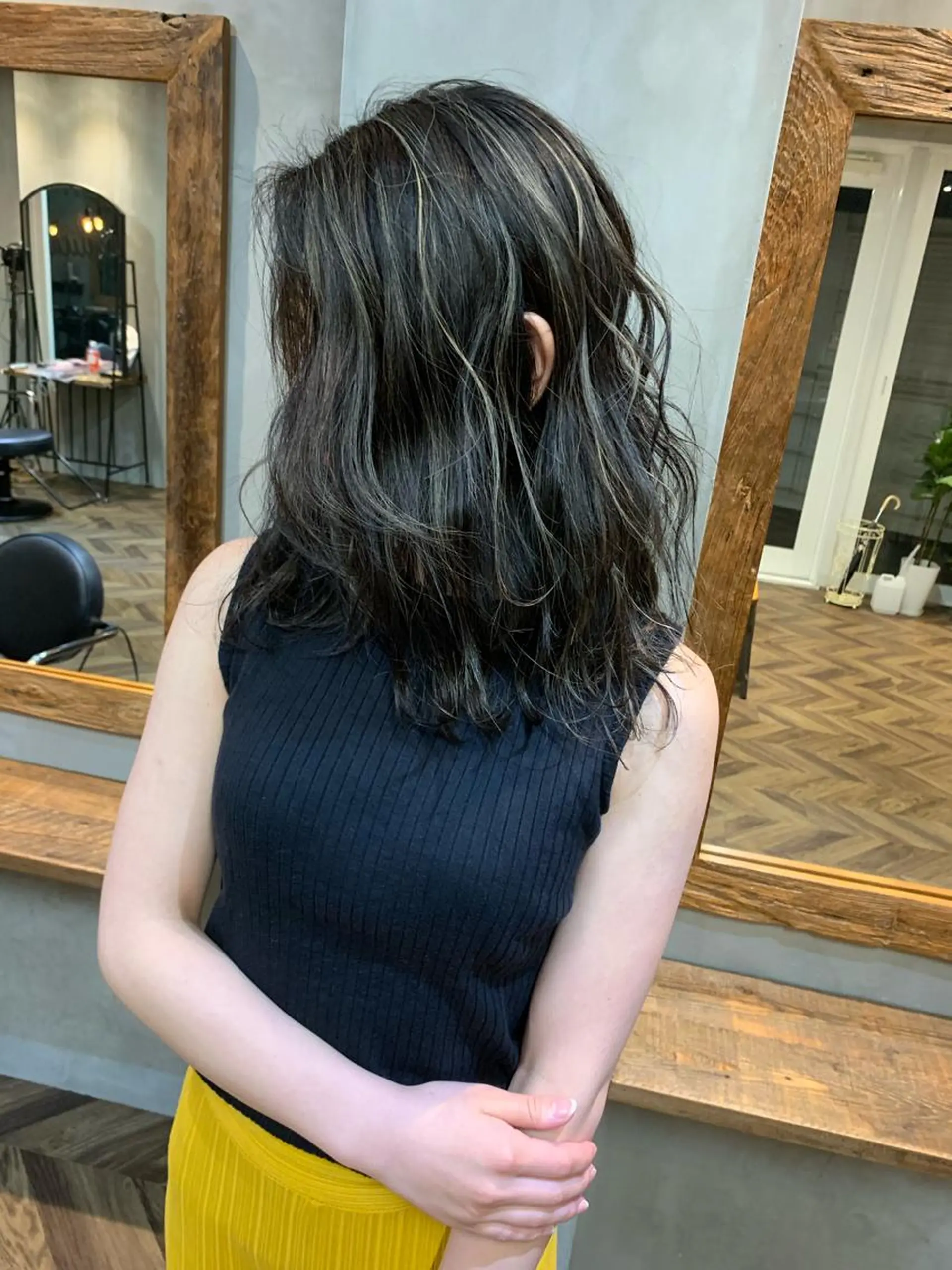 ロング アッシュ ハイライト レイヤーカット Selene hair OSAKAのヘアスタイル
