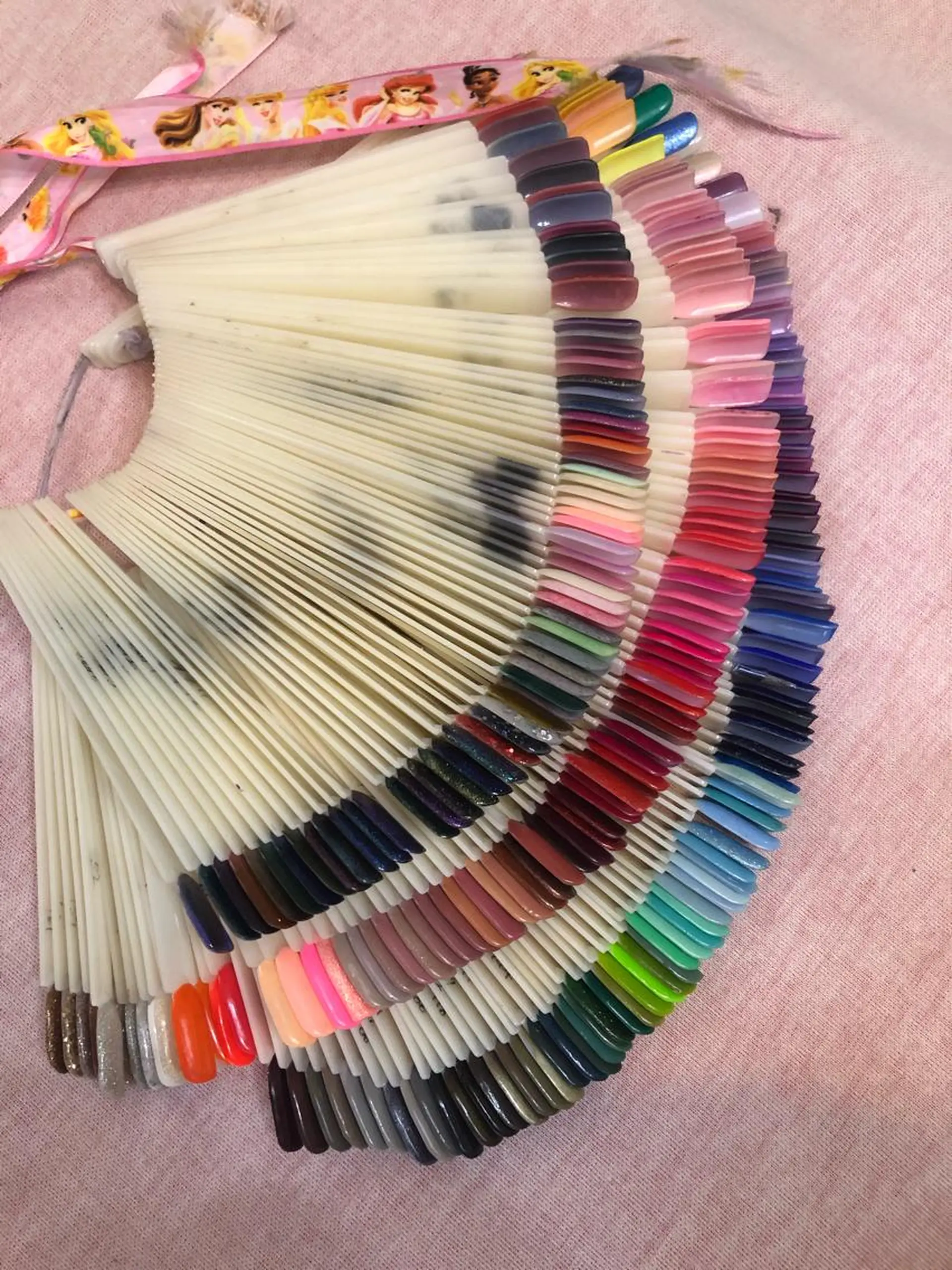 ショート カラー ネイル オーロラネイル 森田(傅) 霞のネイルデザイン