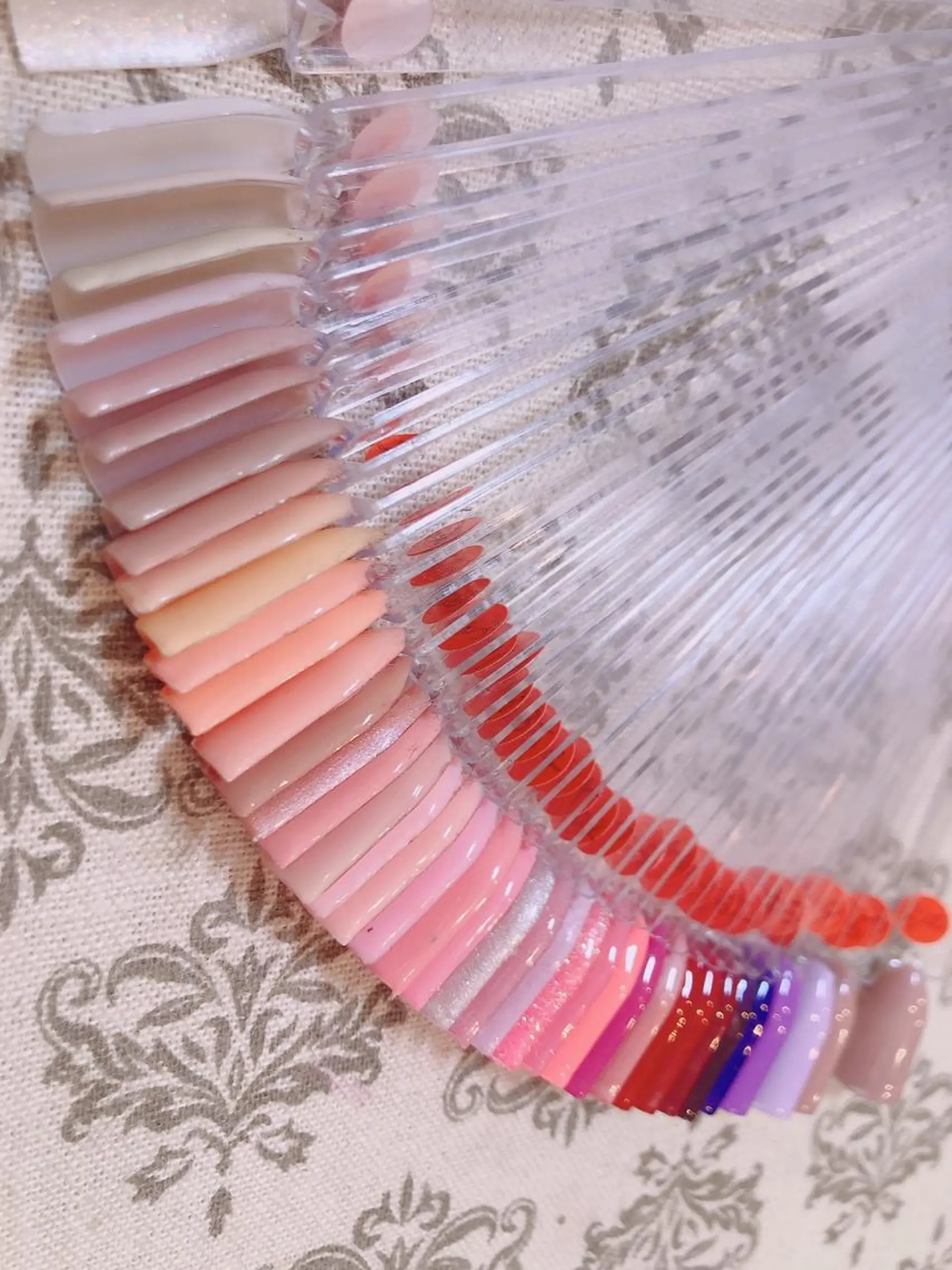 ネイル マツエク・マツパ TotalBeautysalonCURE所属・CURE 朱梨のネイルデザイン