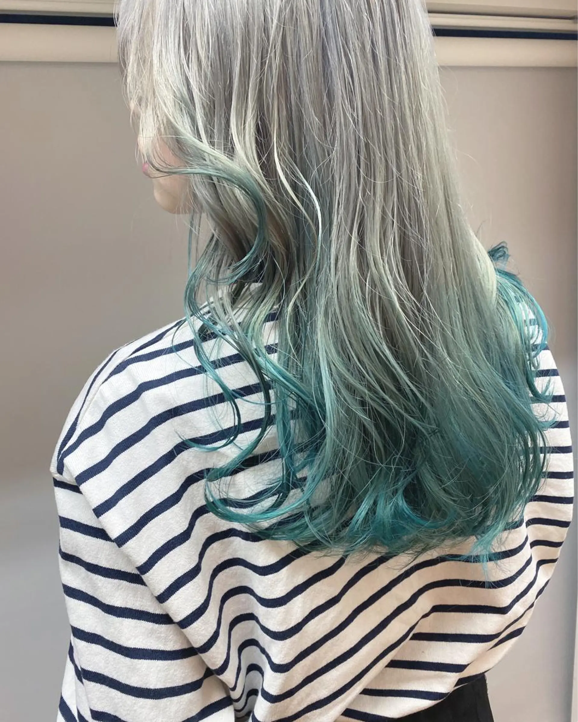 カラー ニシオカ タクヤのヘアスタイル