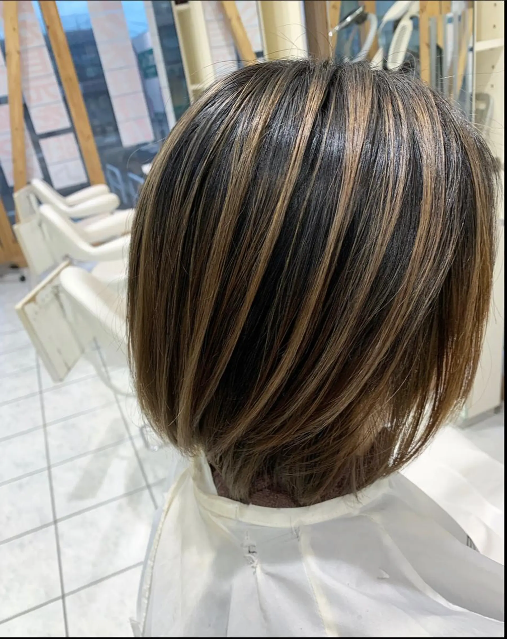 ミディアム 山下竣介 ヘアカラー専門美容師のヘアスタイル