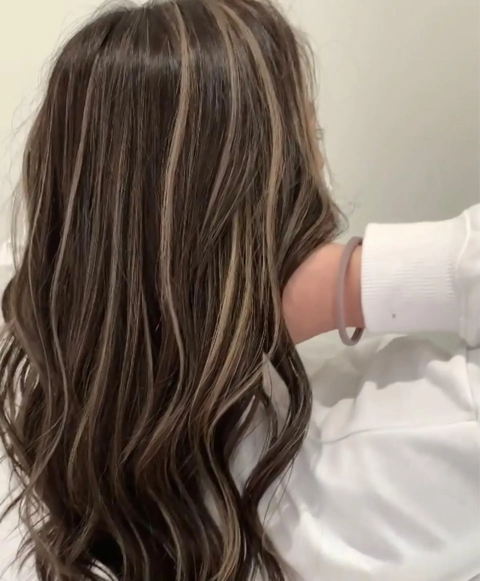 セミロング ハイライト 松本 菜那のヘアスタイル