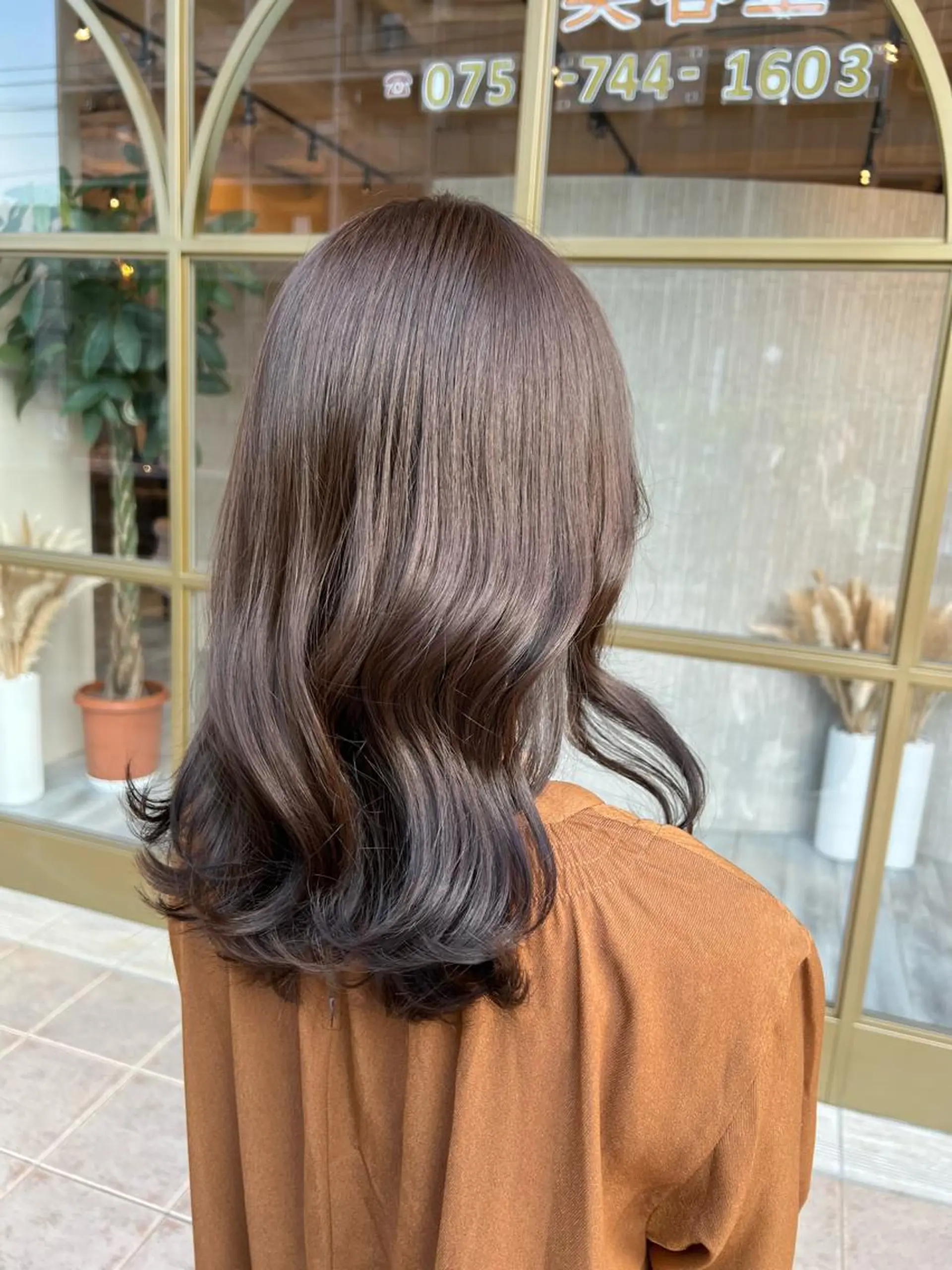 セミロング カラー 透明感カラー ヘアカラー トリートメント Aya/四条烏丸/ インナーカラーのヘアスタイル