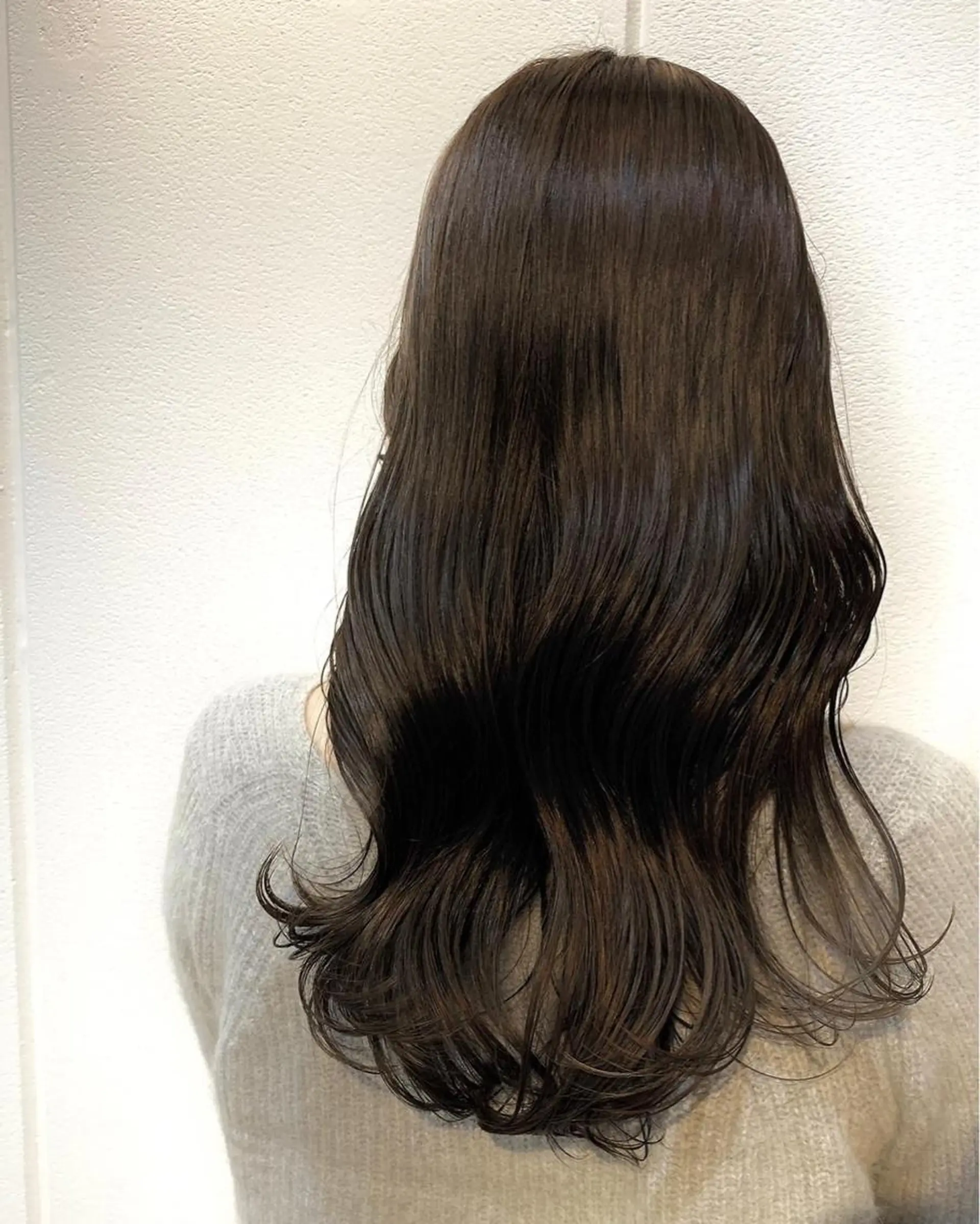 セミロング カラー カット ヘアカラー トリートメント 中津No.1髪質改善 店長✨透ける暗髪のヘアスタイル