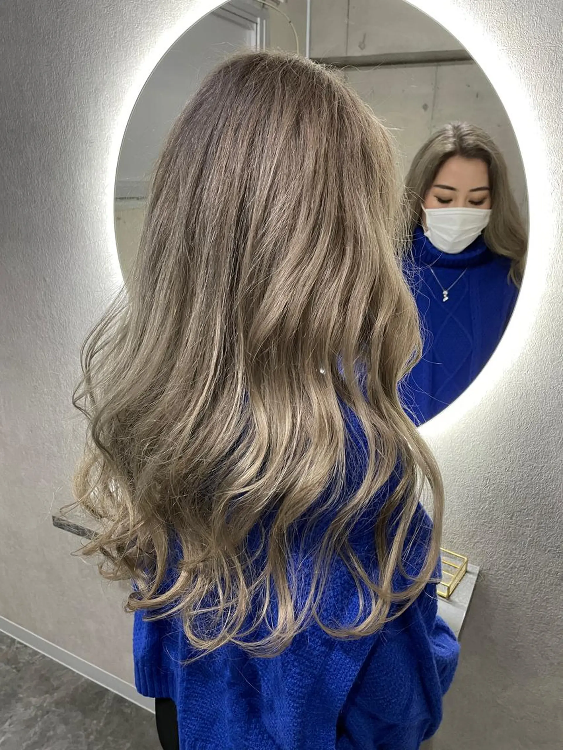 ロング カラー Kvell&Co.所属・ハイトーン カラーのヘアスタイル