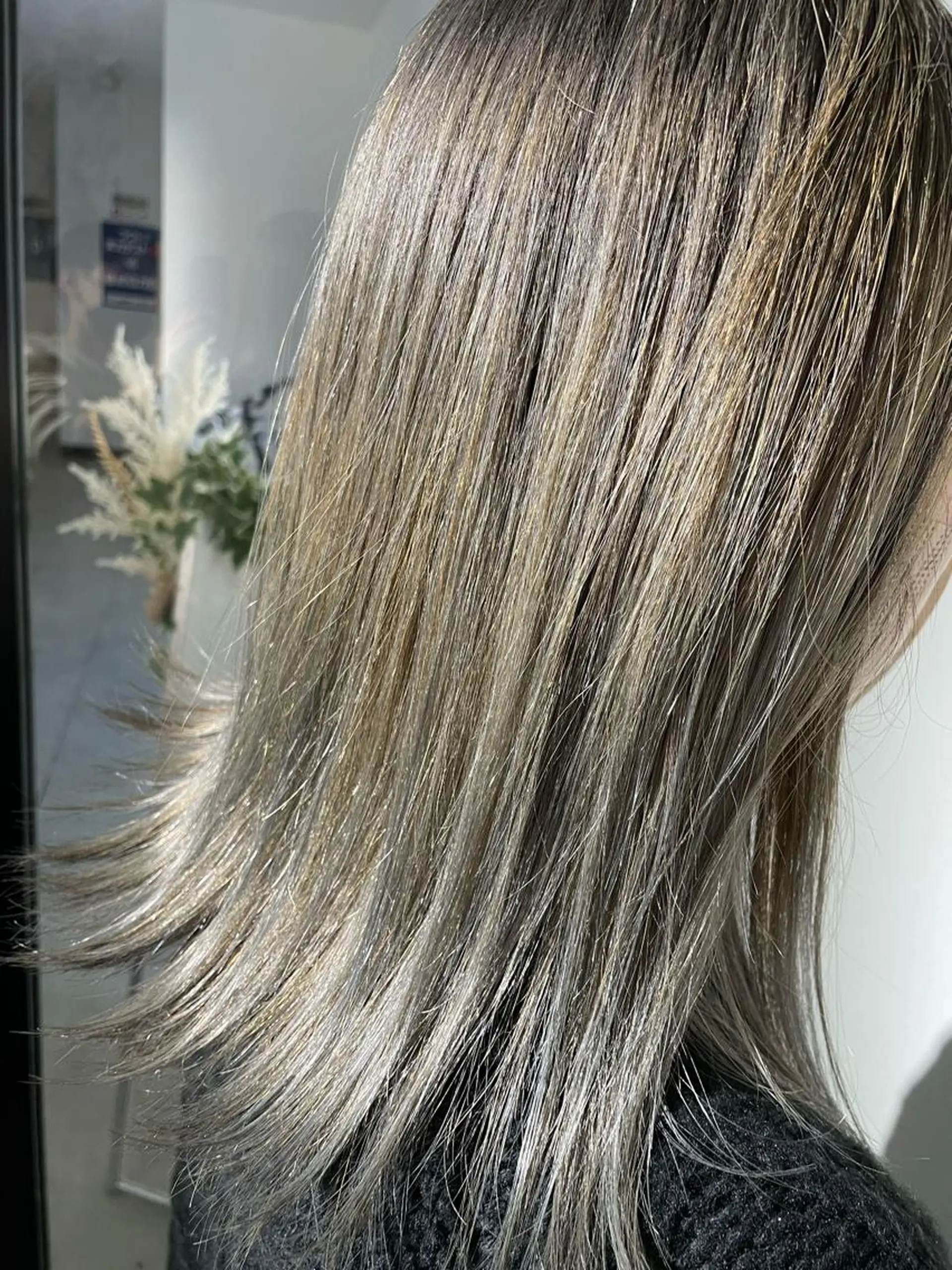 ミディアム 縮毛矯正 トリートメント 篠原 侑作のヘアスタイル