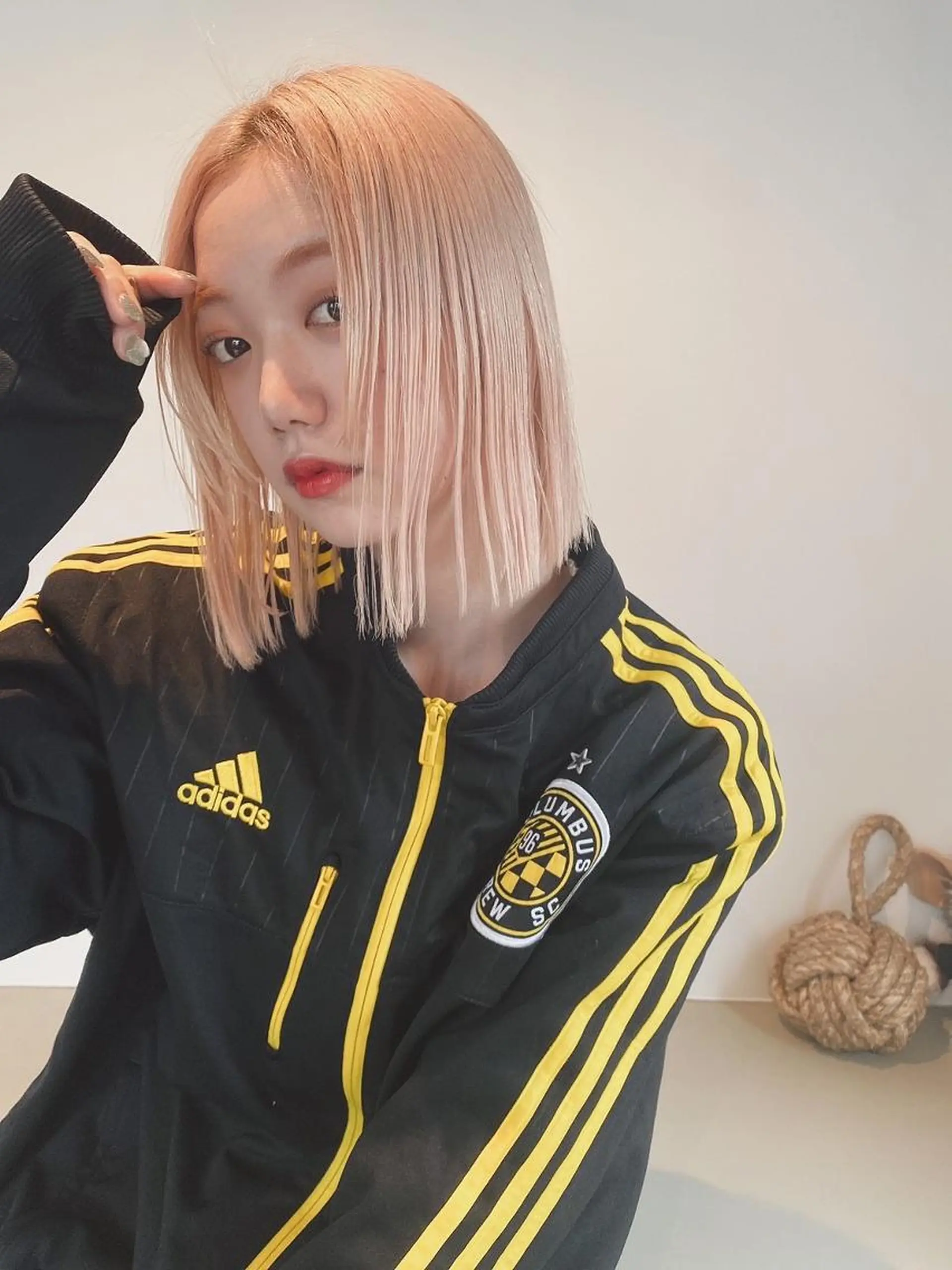 ミディアム カラー アディクシーカラー ブリーチ ブロンド ブルーカラー ハイライトカラー CEINE＋ officialのヘアスタイル