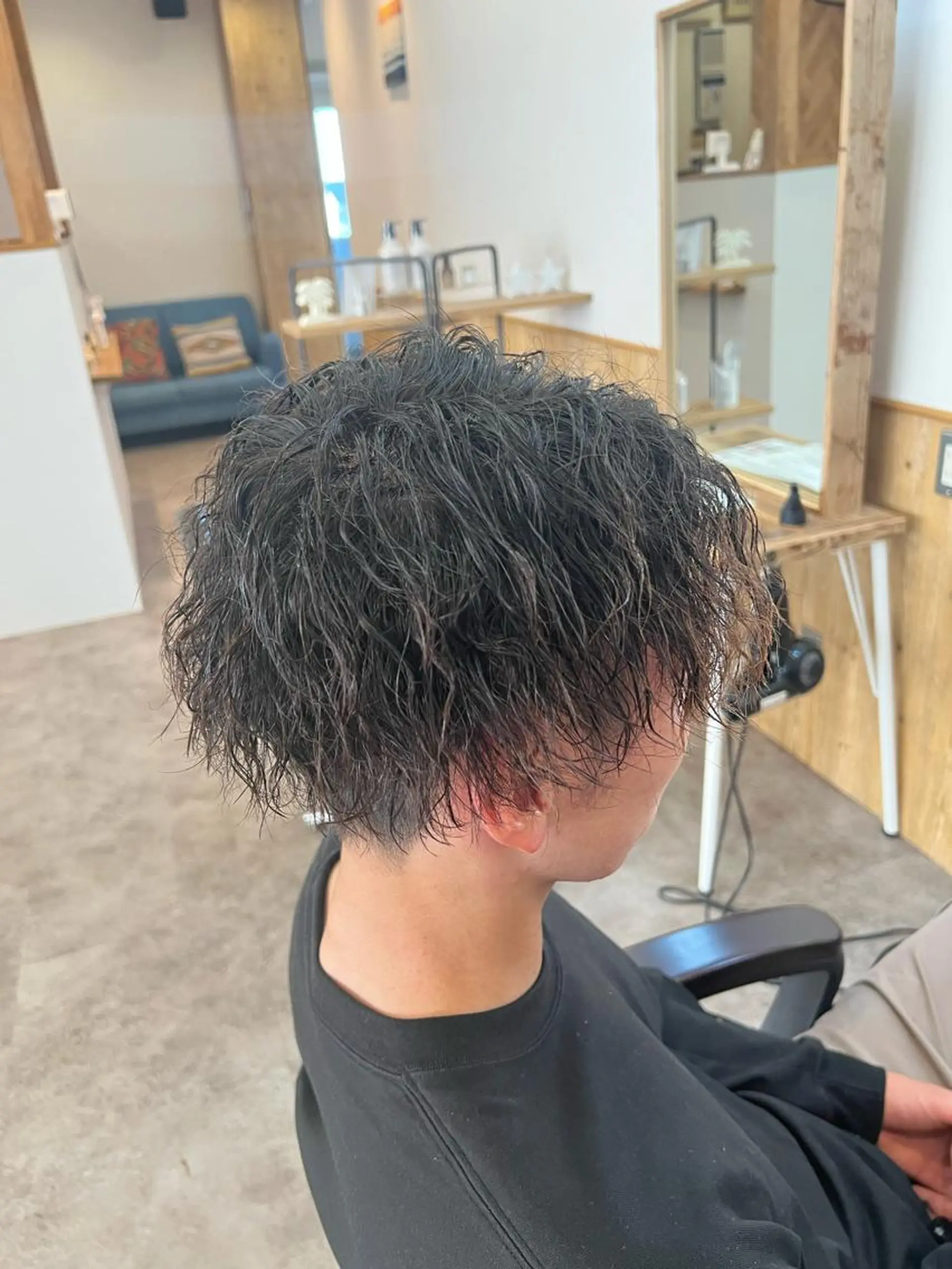 ショート パーマ メンズ センターパート メンズパーマ メンズツイストパーマ ツイストパーマ Agu hair lua 上越高田西店所属・佐藤祐輔 メンズパーマのヘアスタイル