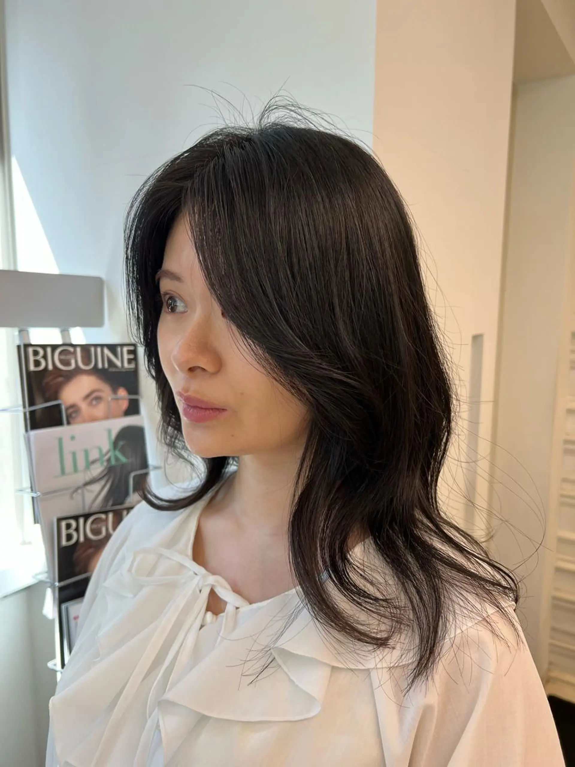 セミロング くびれヘア 韓国風ヘア サイドバング 小顔カット ジャンクロードビギンギンザルグラン所属・🫧無料カットモデル 吉野志保🫧のヘアスタイル