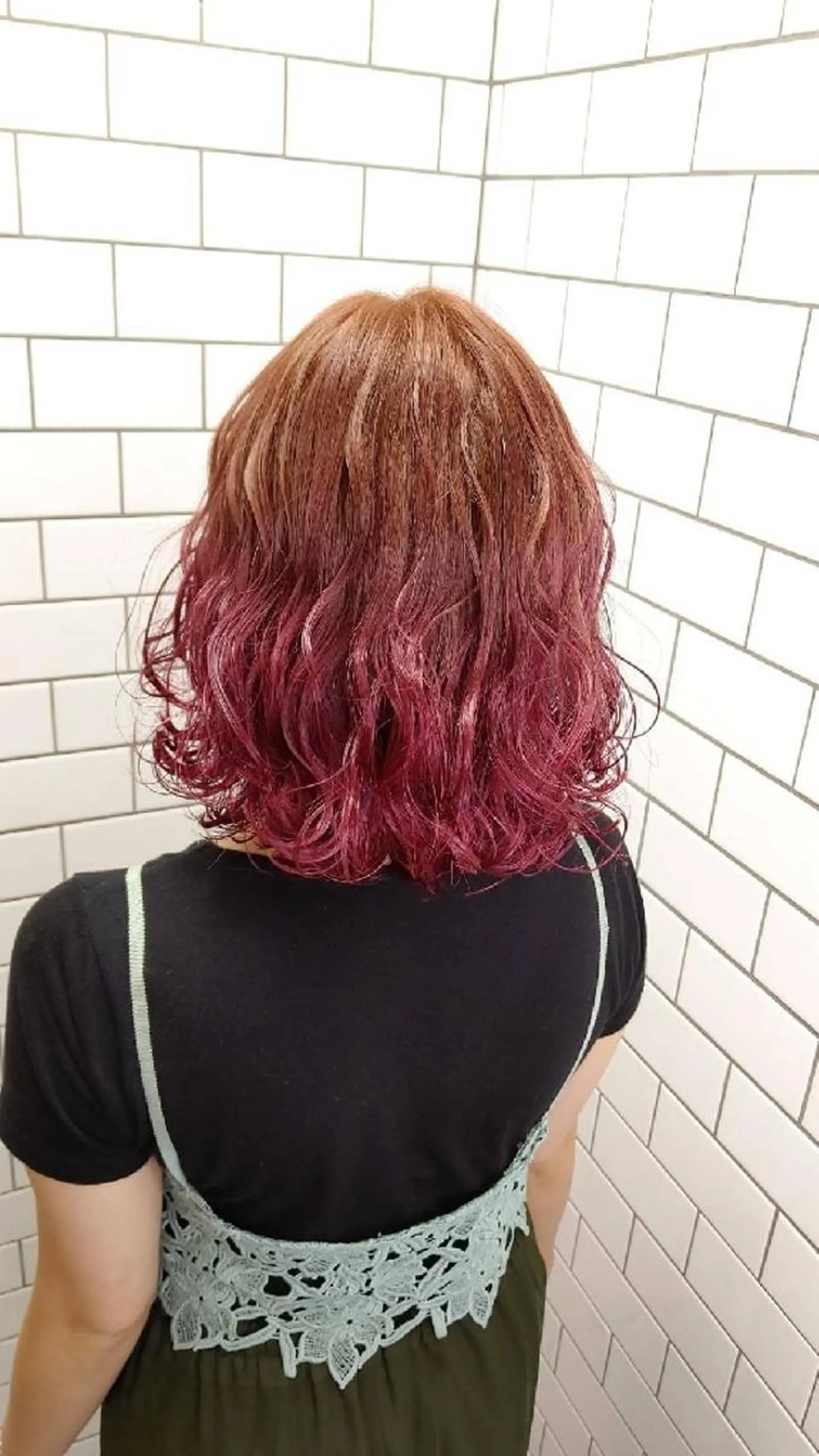 ミディアム カラー LUXBE GALLERY なんば駅前店所属・ラックスビーギャラリ ー AKICOのヘアスタイル