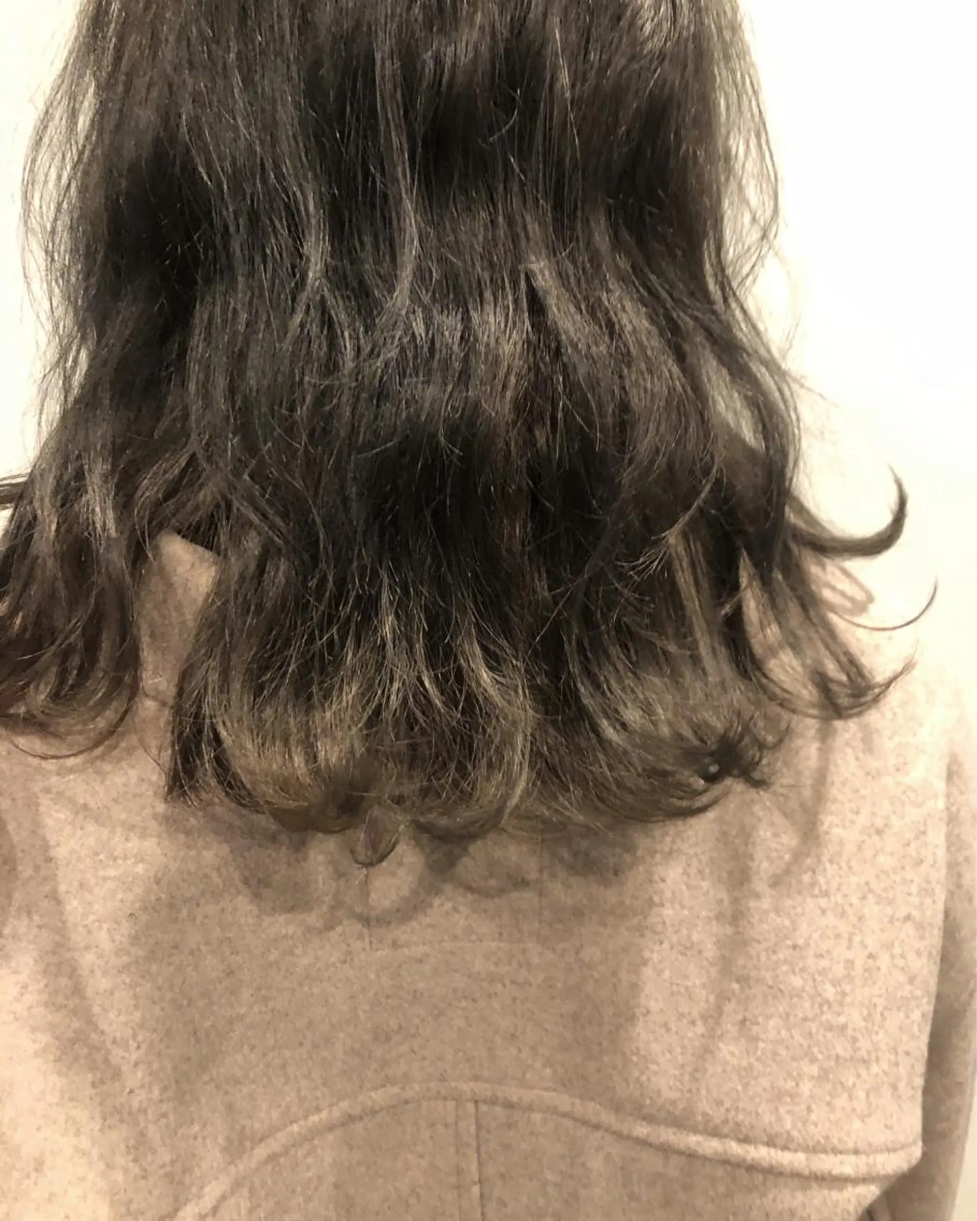 セミロング カラー ブリーチ 透明感カラー グレージュ カーキグレージュ ケアブリーチ/ボブ/ honoのヘアスタイル