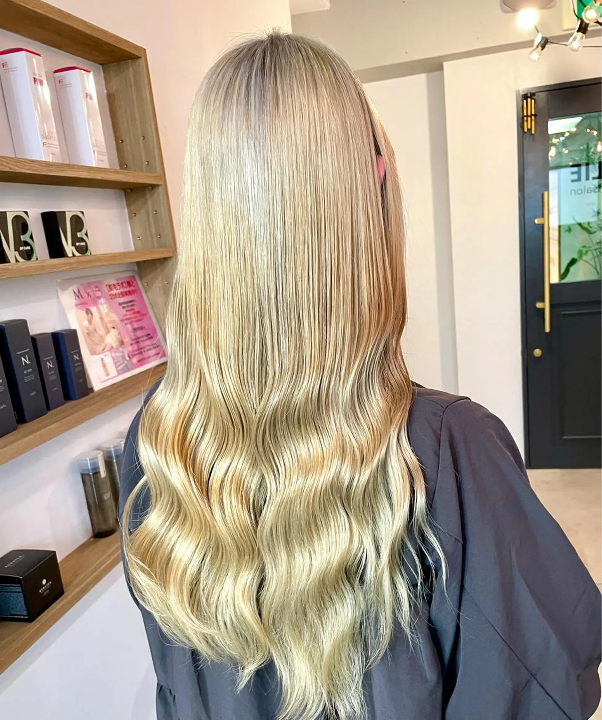 ロング カラー ベージュカラー ブリーチ ケアブリーチ ヘアカラー トリートメント 難波/心斎橋/ボブ/ 髪質改善/ハイトーンのヘアスタイル