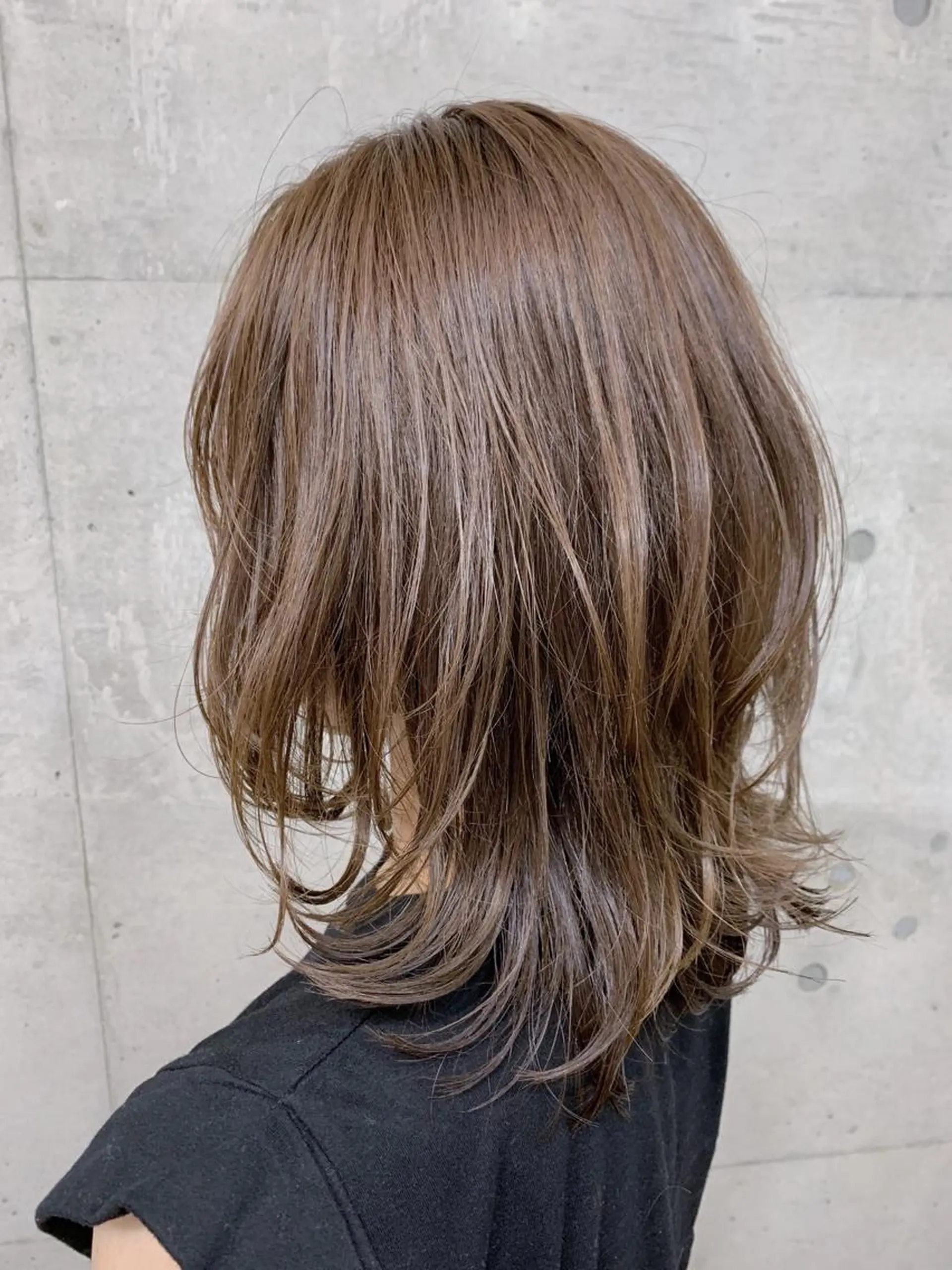 ミディアム カラー 切りっぱなしボブ アディクシーカラー ブリーチ ケアブリーチ イヤリングカラー 松本 和之のエステ・リラクイメージ