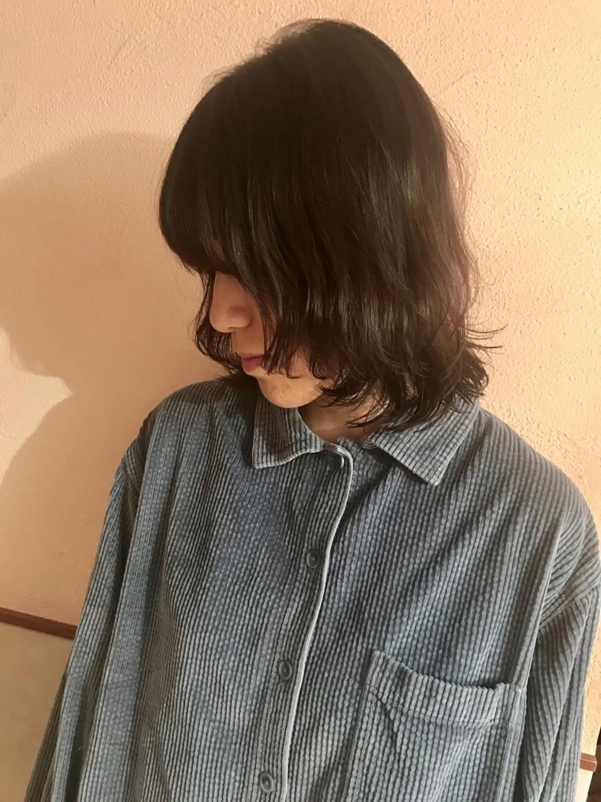 ミディアム パーマ 外ハネヘア ウルフカット コマツリサ ROCCO eastのヘアスタイル