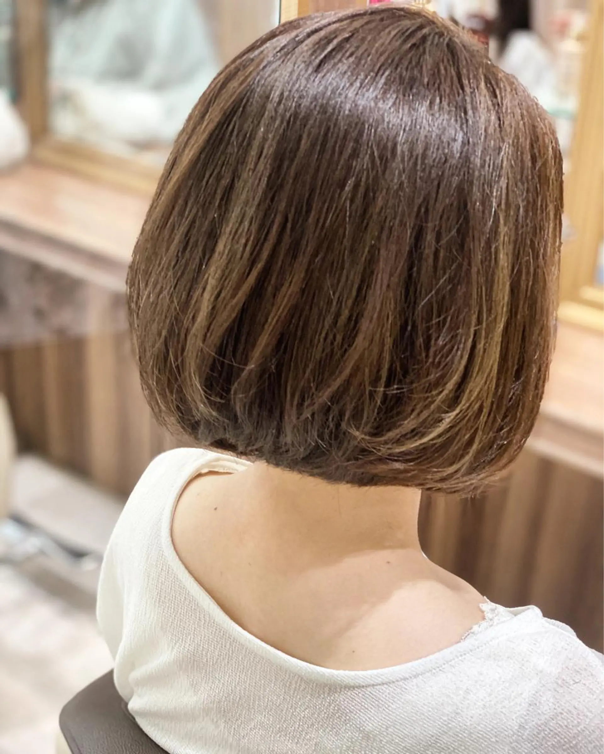 ショート カラー グレージュ ボブ 💎大人ハイライト 💎上杉一也💎のヘアスタイル