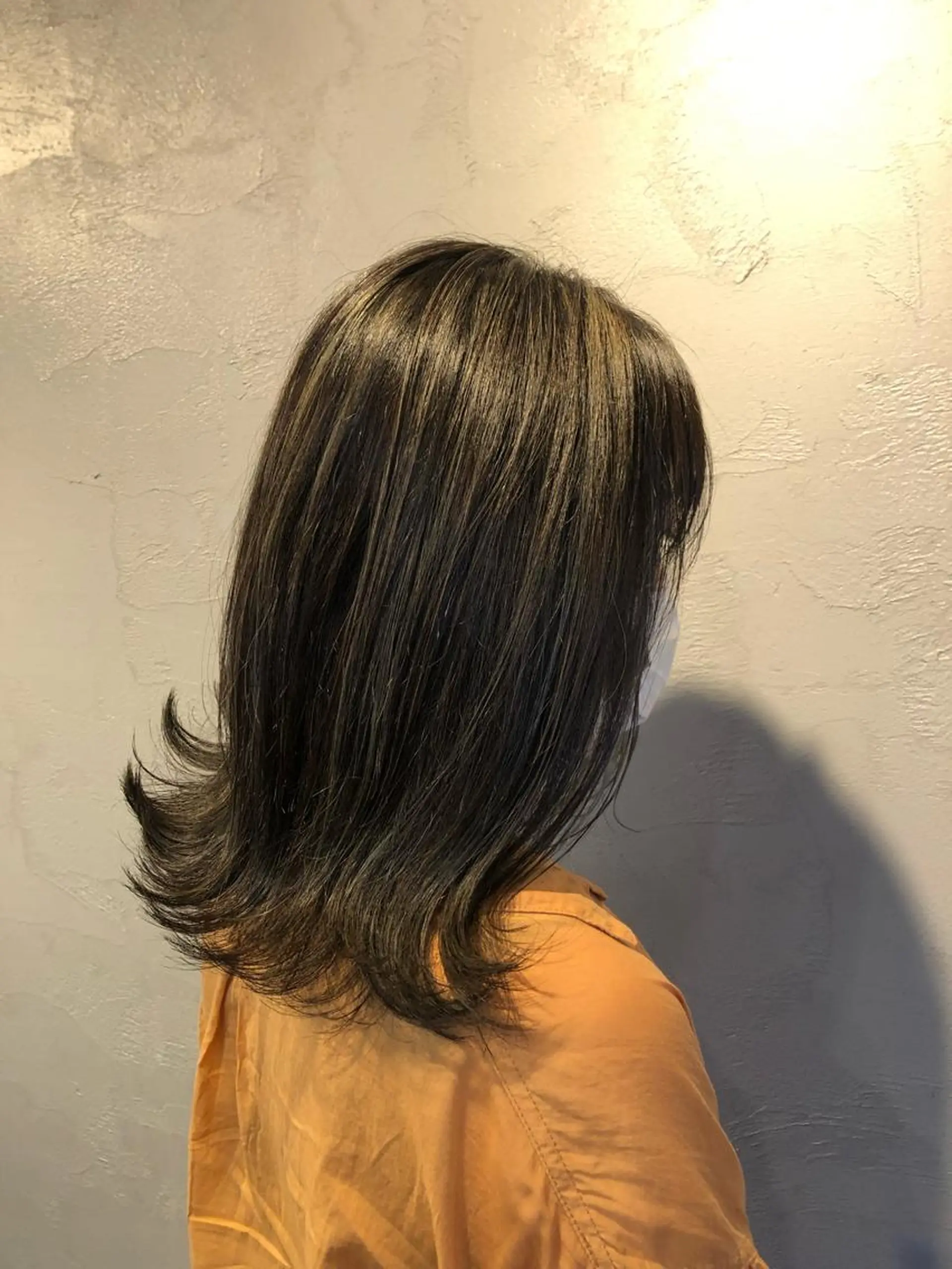 ミディアム カラー グレージュ ハイライトカラー ハイライト Bei Licoldo.Atole  ベイリコルド アトリ所属・ブリーチ、縮毛 髪質改善　宮城一真のヘアスタイル