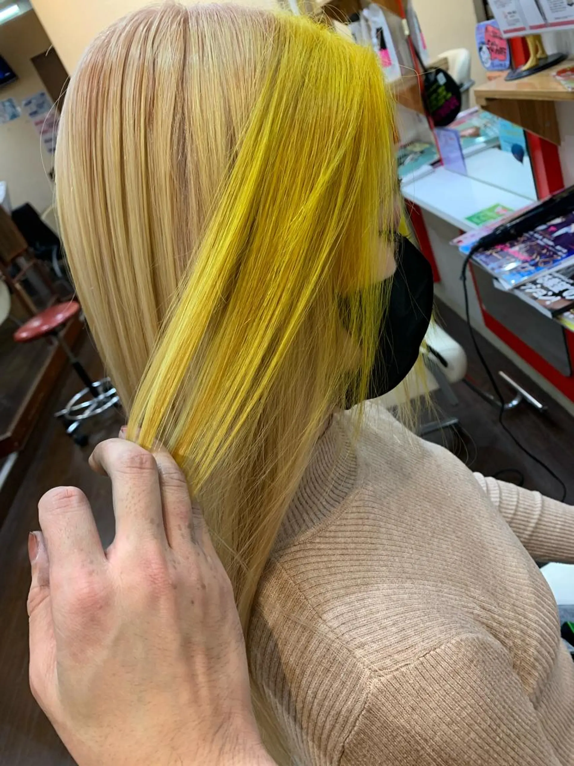 ロング カラー イエローカラー 今村公介 ブリーチ特化、派手髪のヘアスタイル