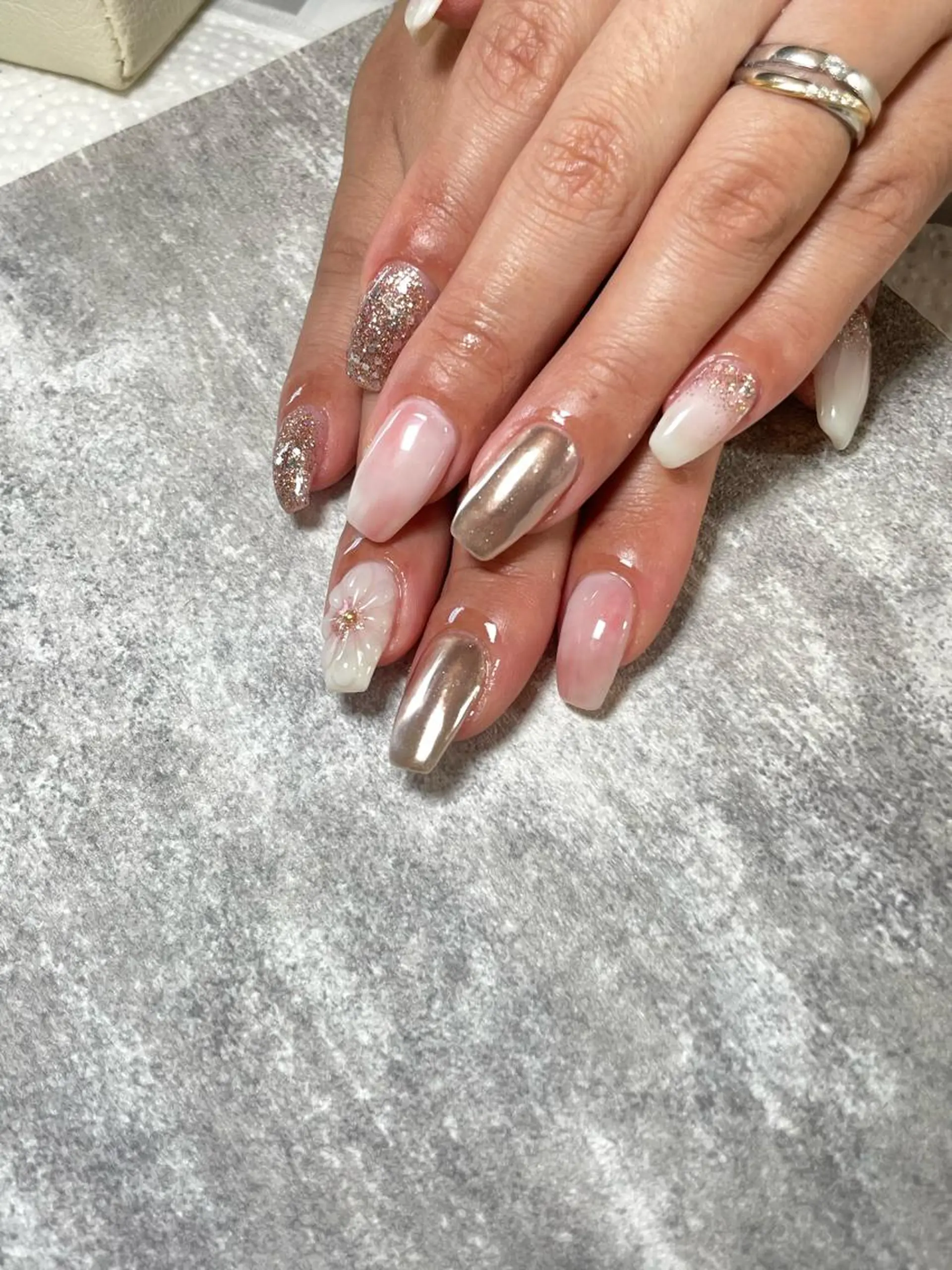 ネイル ハンドネイル 蓑原 佳央里のネイルデザイン