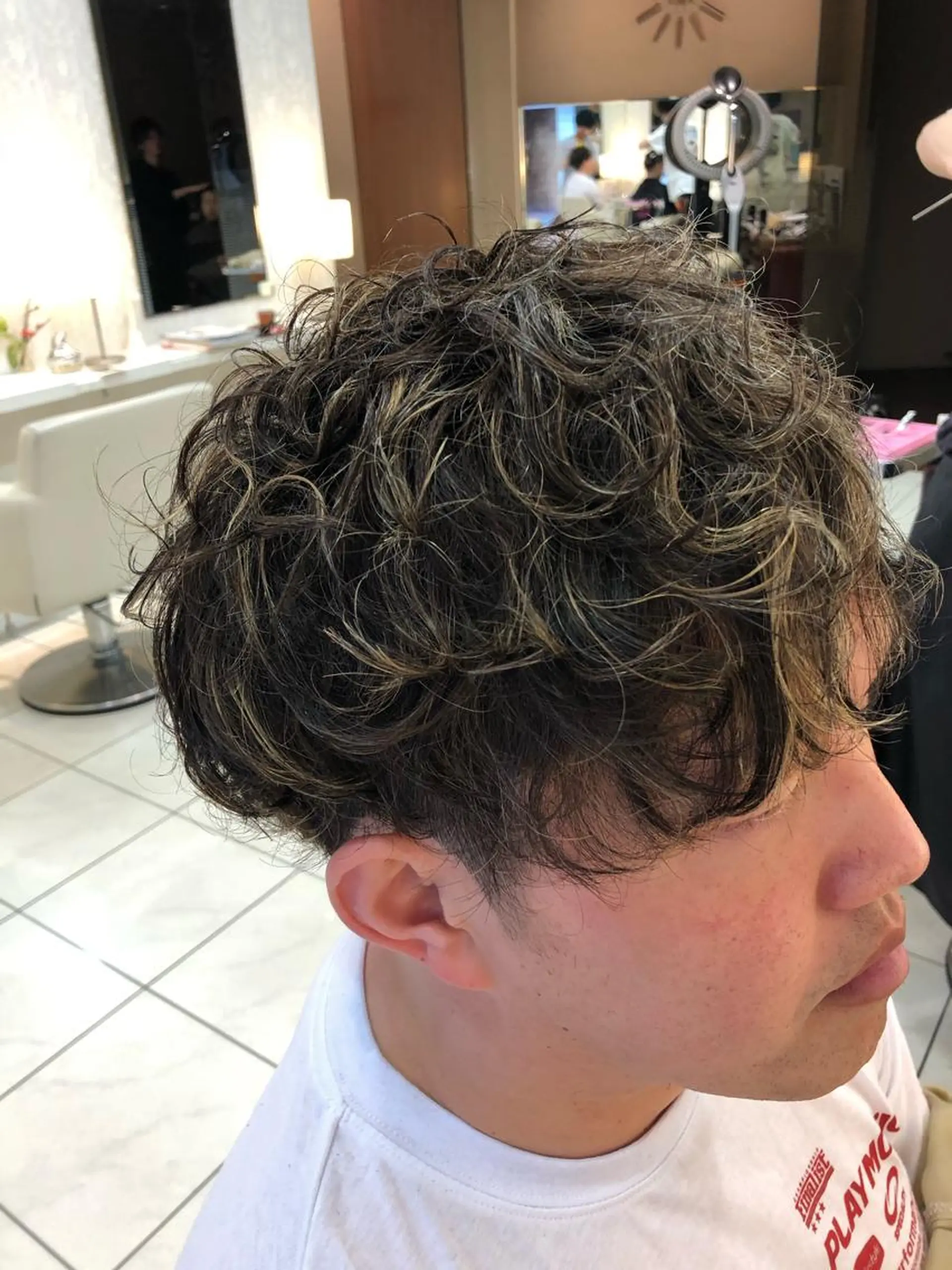 メンズ メンズハイライト メンズパーマ カット パーマ rebo茅ヶ崎所属・神田 澪史のヘアスタイル