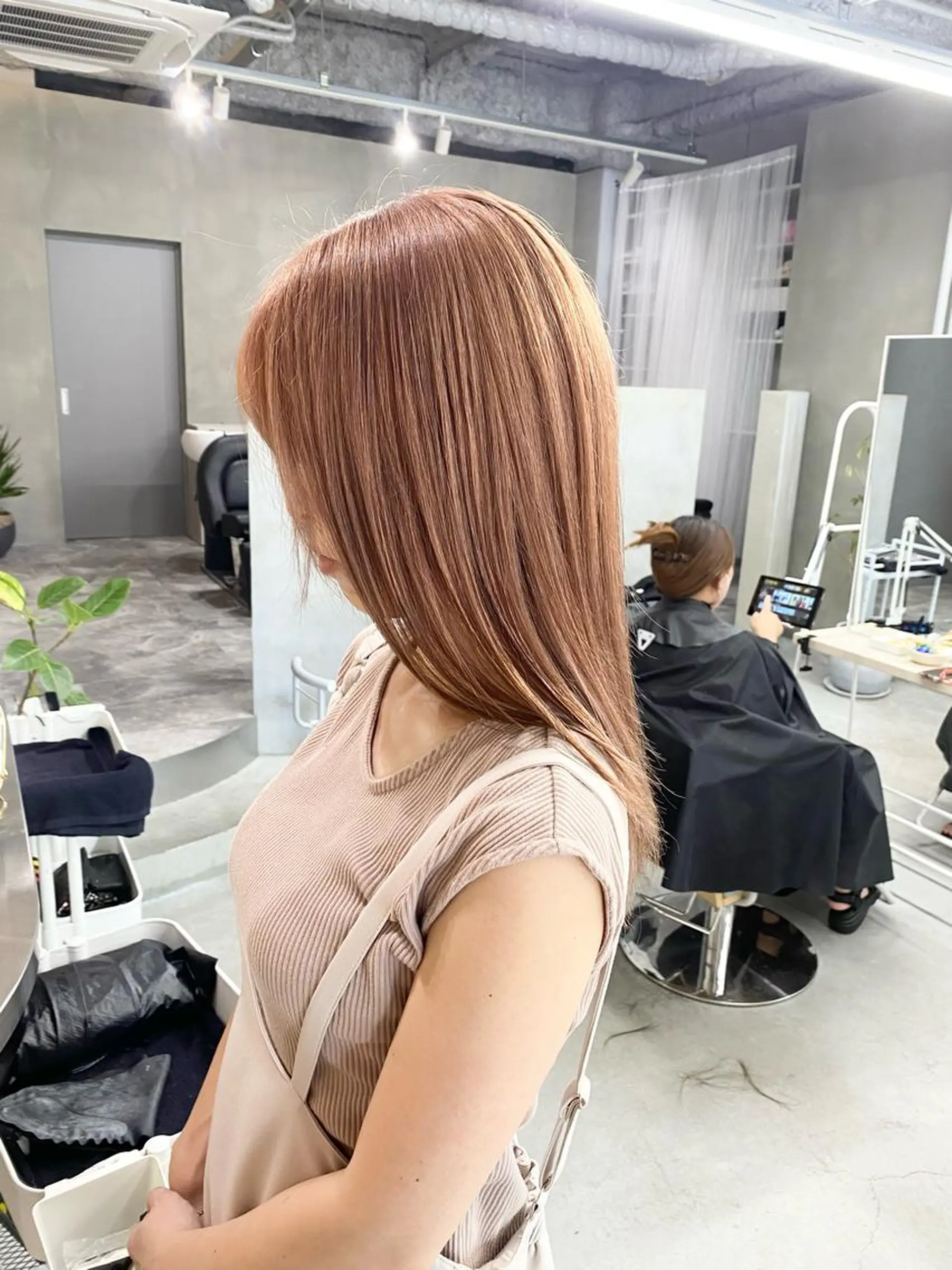 セミロング カラー ヘアカラー qulim所属・前橋 姫奈のヘアスタイル