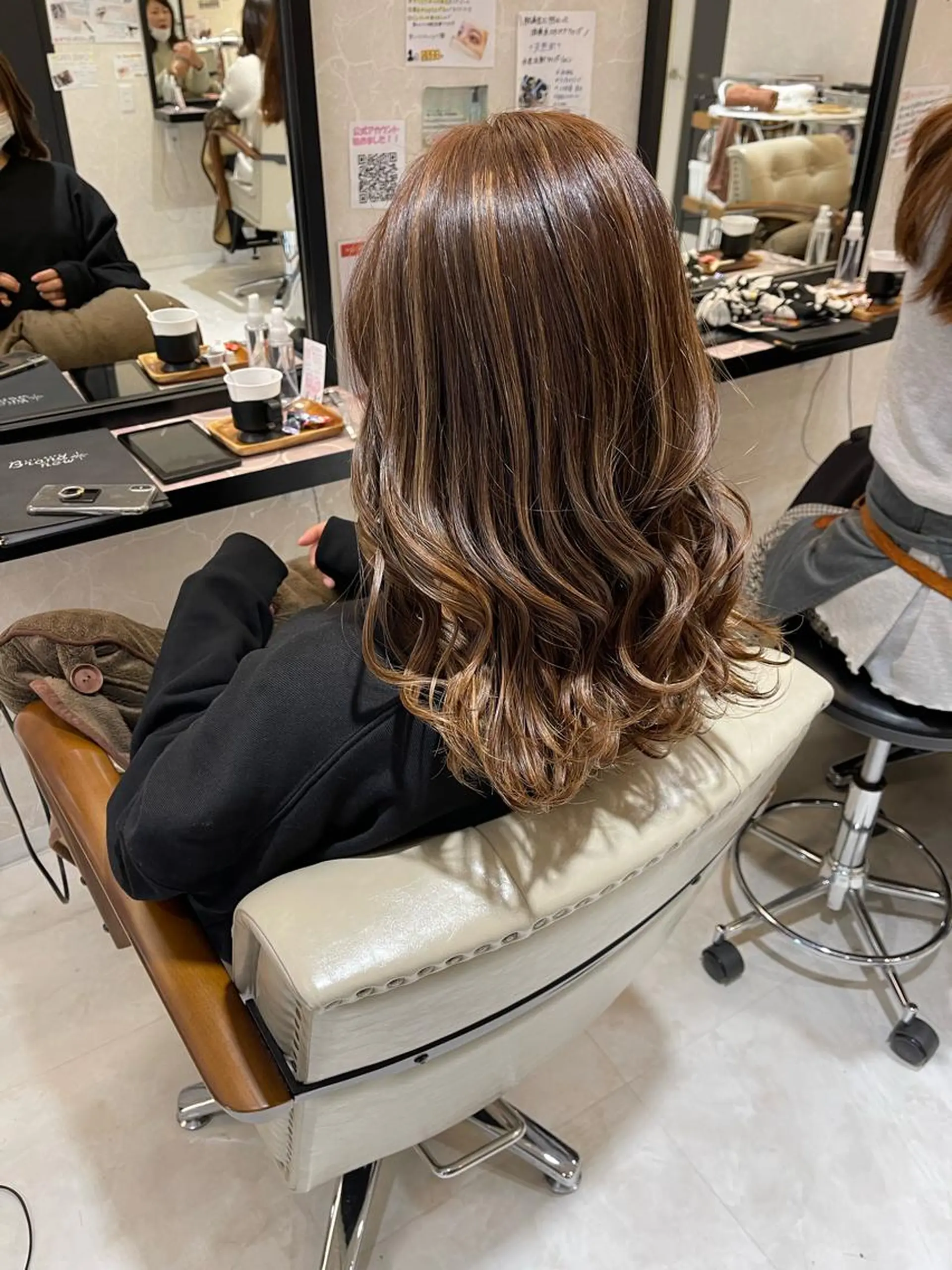 ロング カラー 濱田輝レイヤー 韓国風 ハイトーンのヘアスタイル