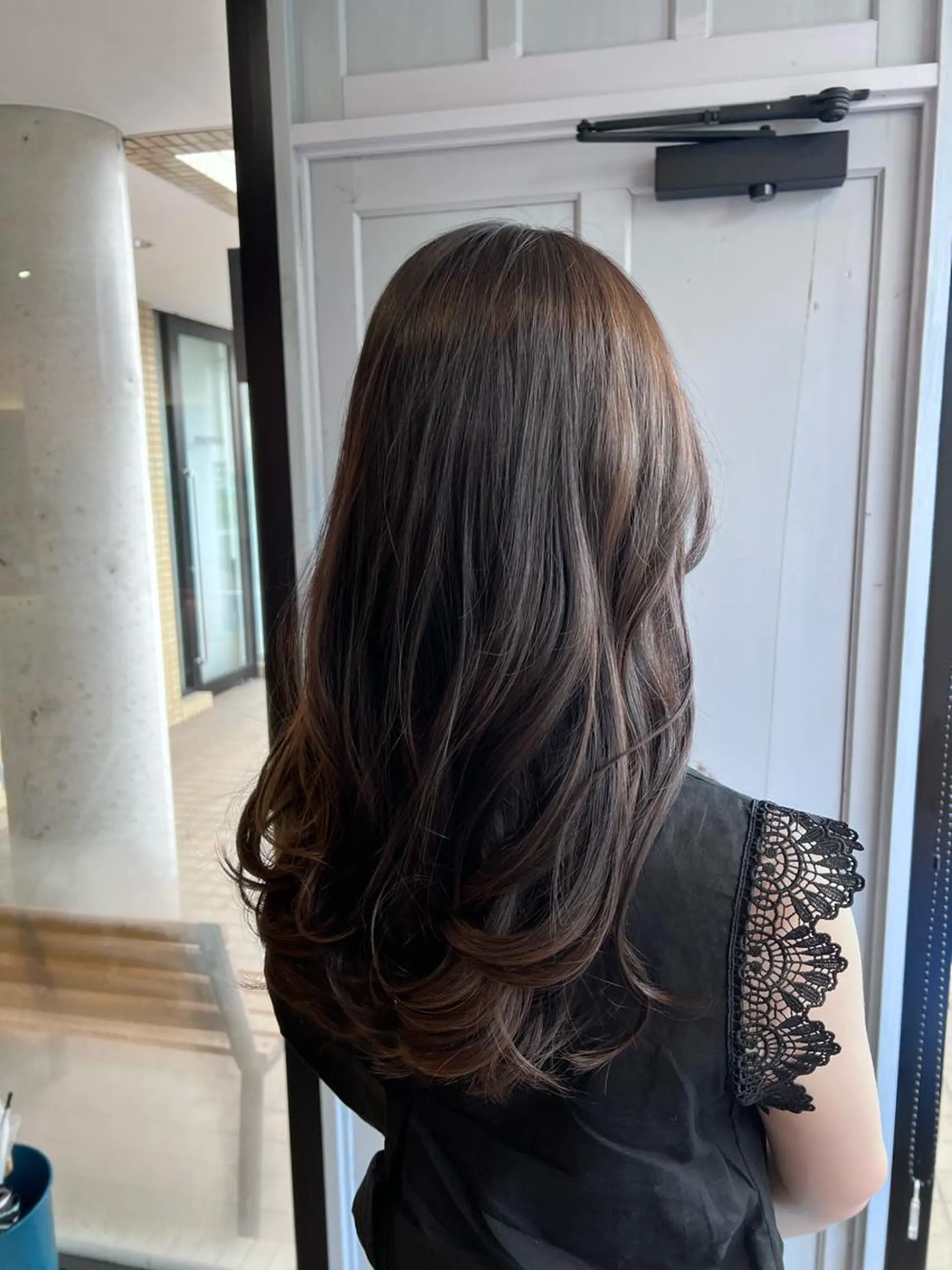 ロング カラー ブリーチ ブラウンカラー バイオレットカラー バイオレットブラウン ヘアカラー トリートメント ツキダテ ユイのヘアスタイル