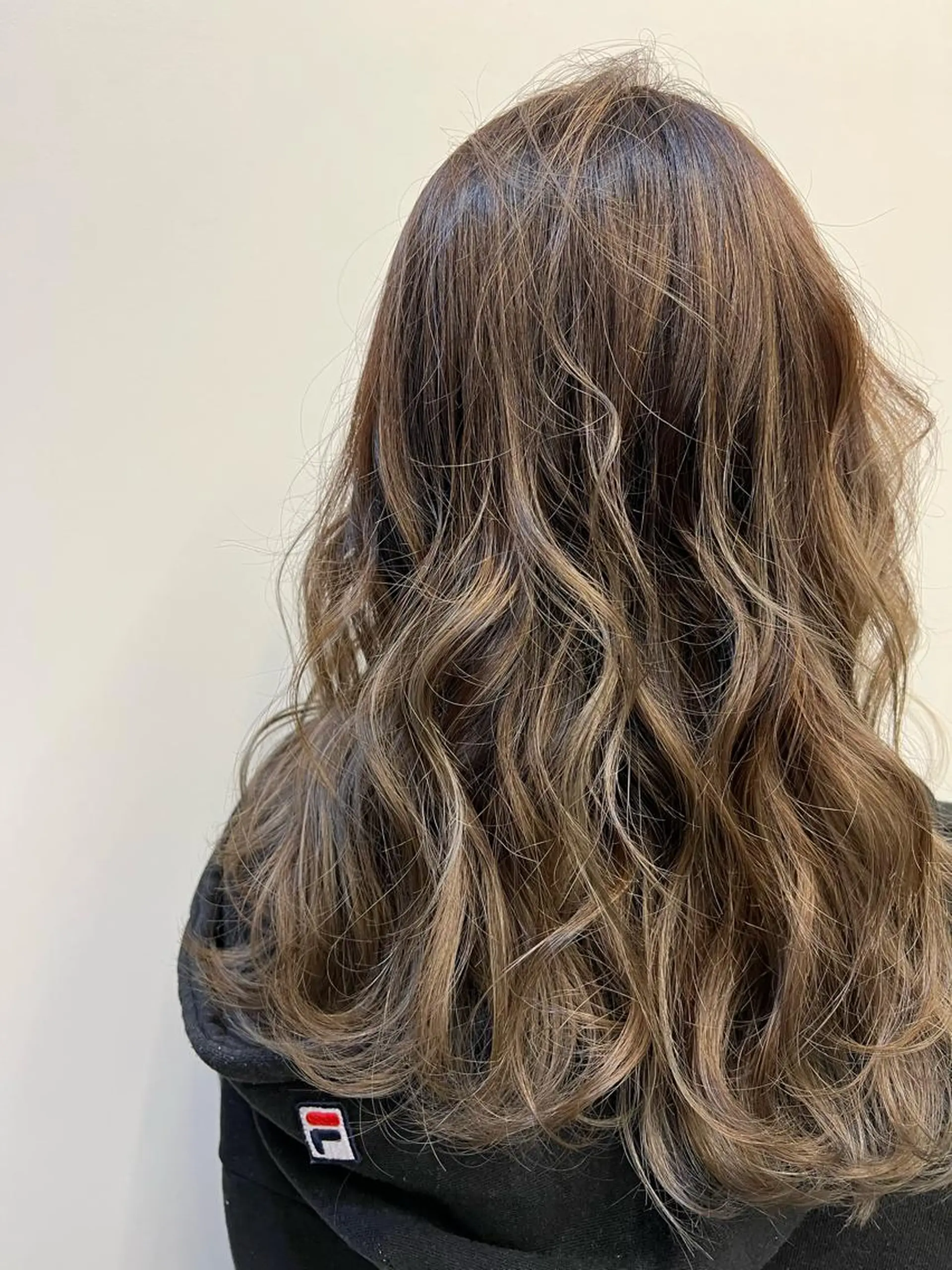 ロング カラー 岸田 莉奈のヘアスタイル