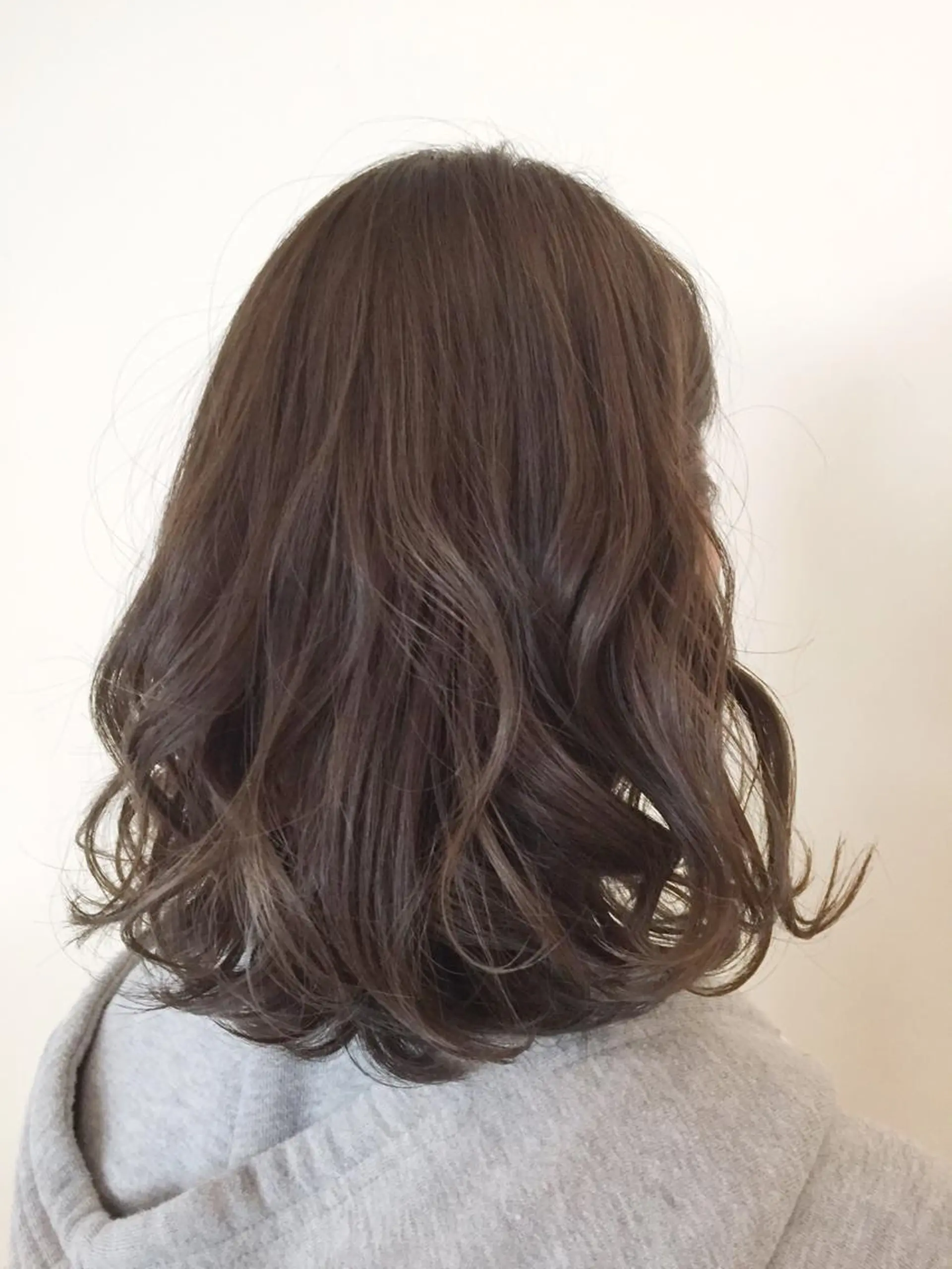 ミディアム カラー アッシュ アッシュグレー アッシュグレージュ グレージュ ◇おの あすか◇のヘアスタイル