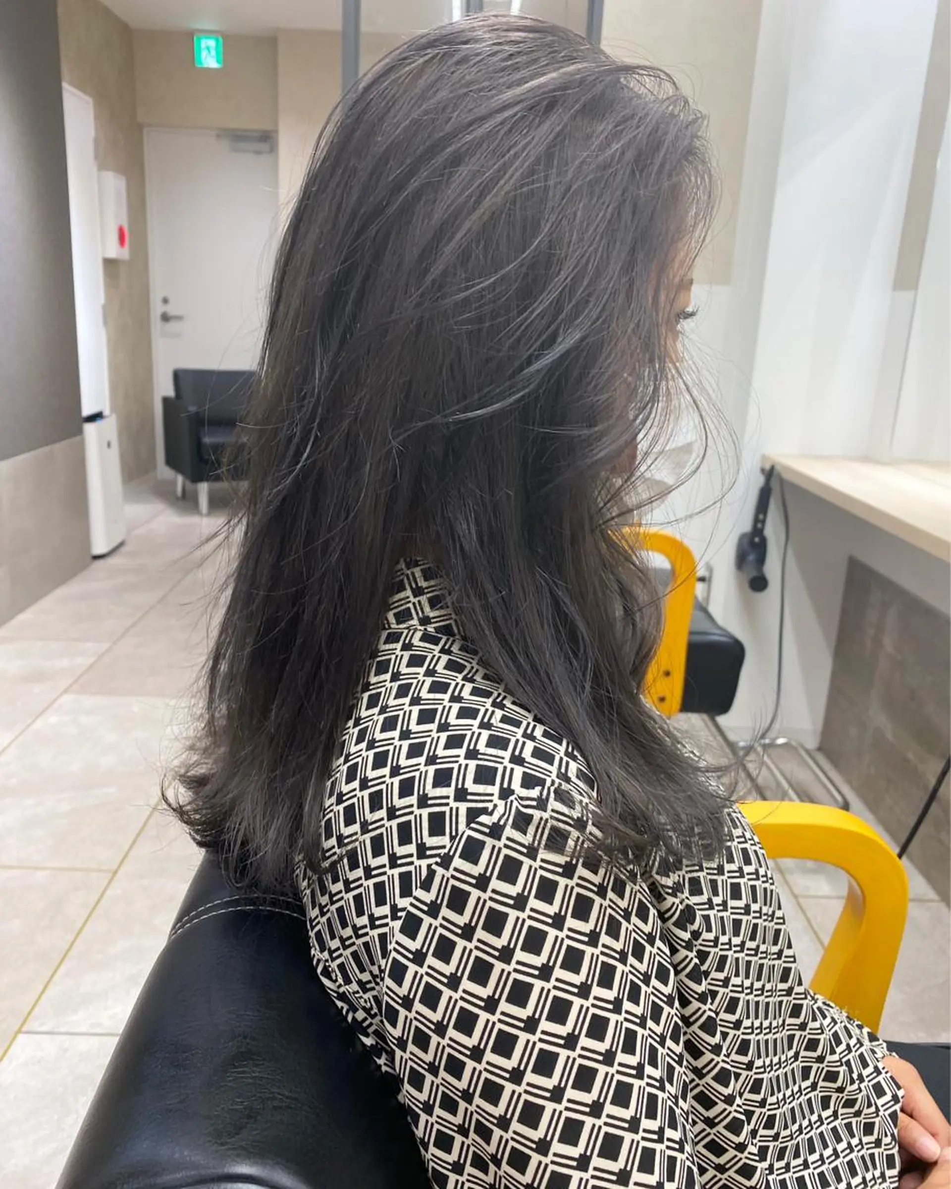 セミロング カラー GiseL アンリのヘアスタイル