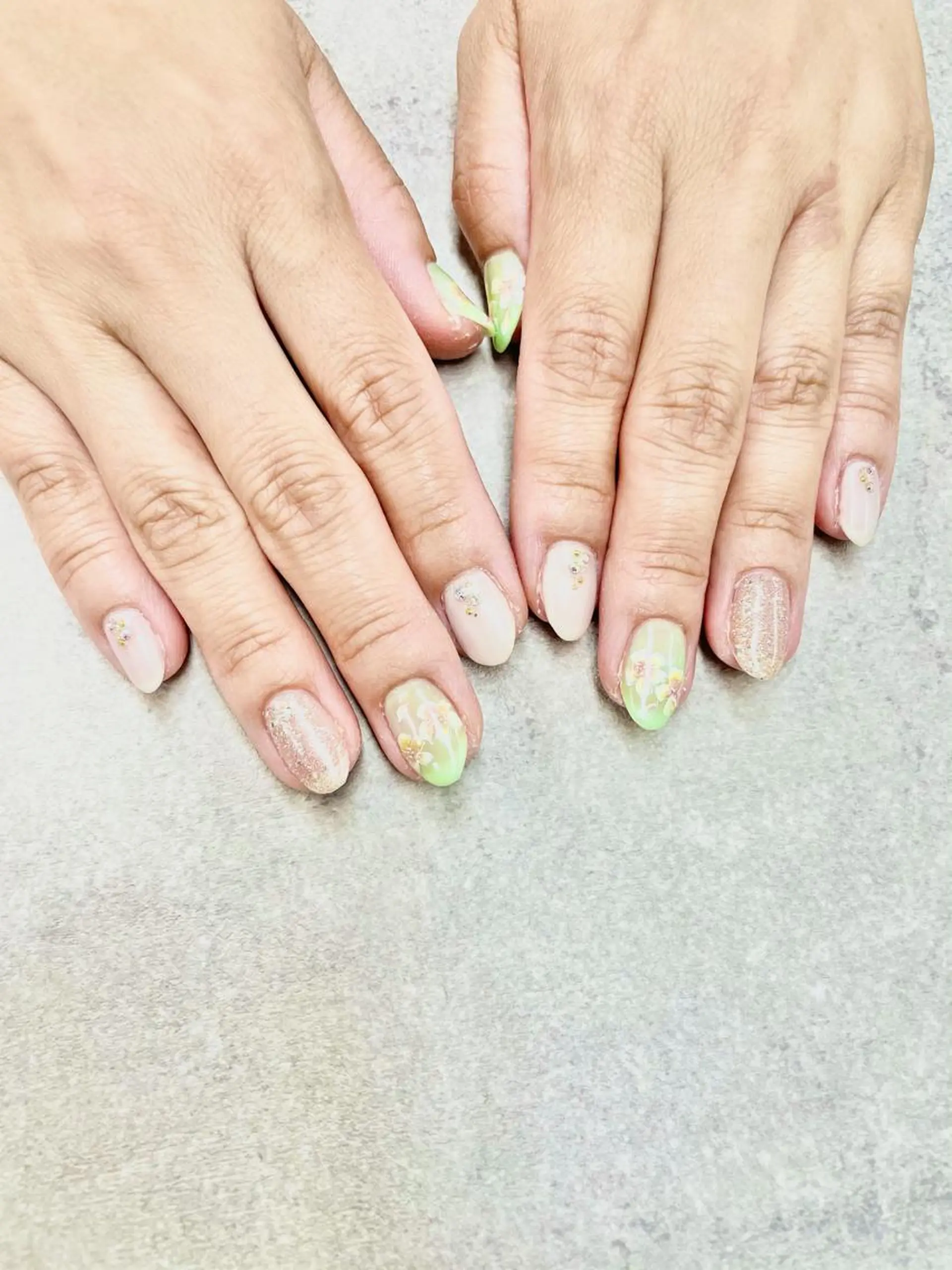 ネイル 桜ネイル グリーン 春ネイル FASTNAIL PLUS 新宿店のネイルデザイン