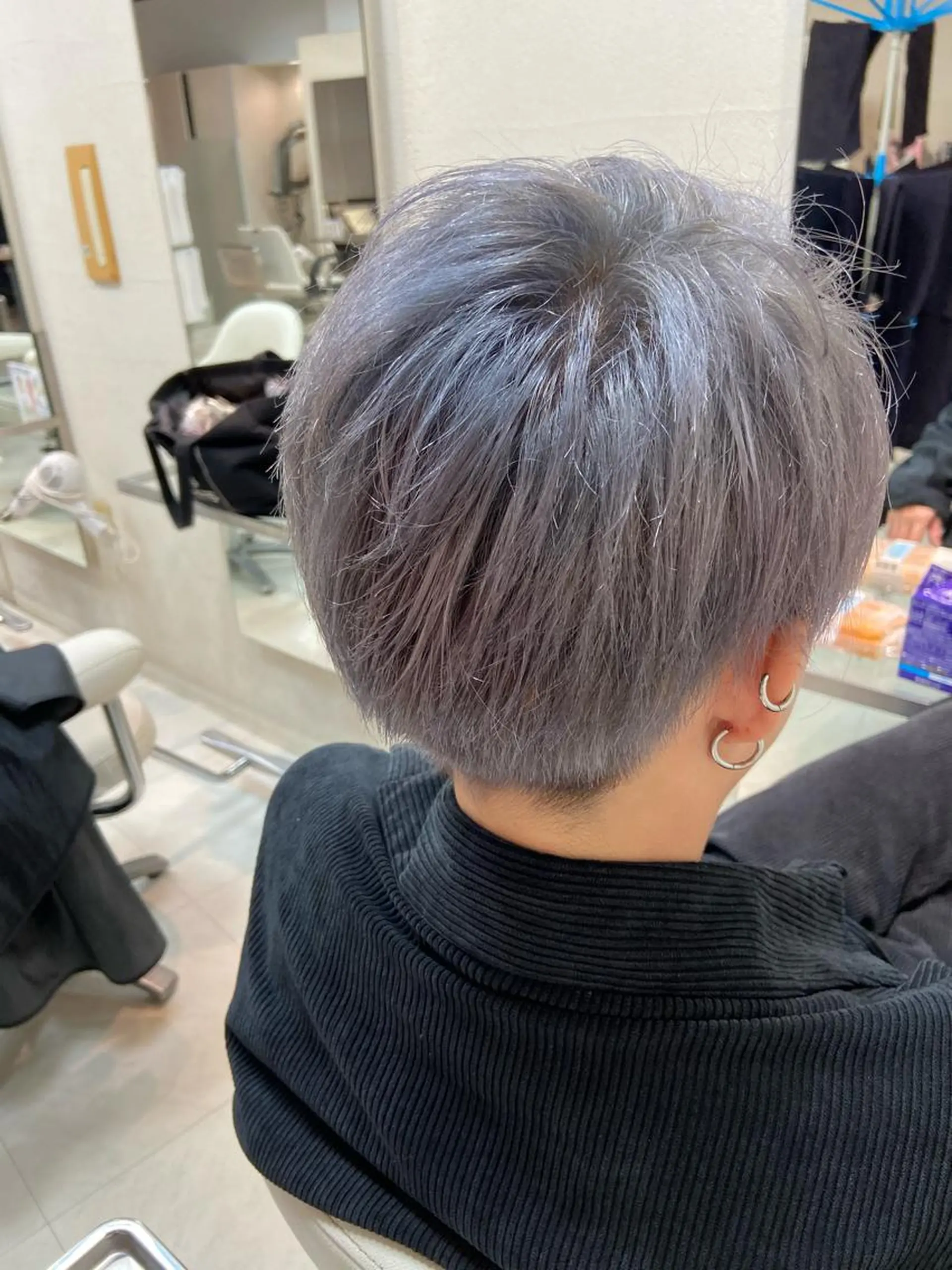 カラー メンズ メンズブリーチ ブリーチ シルバー ヘアカラー 菊地 美憂のヘアスタイル