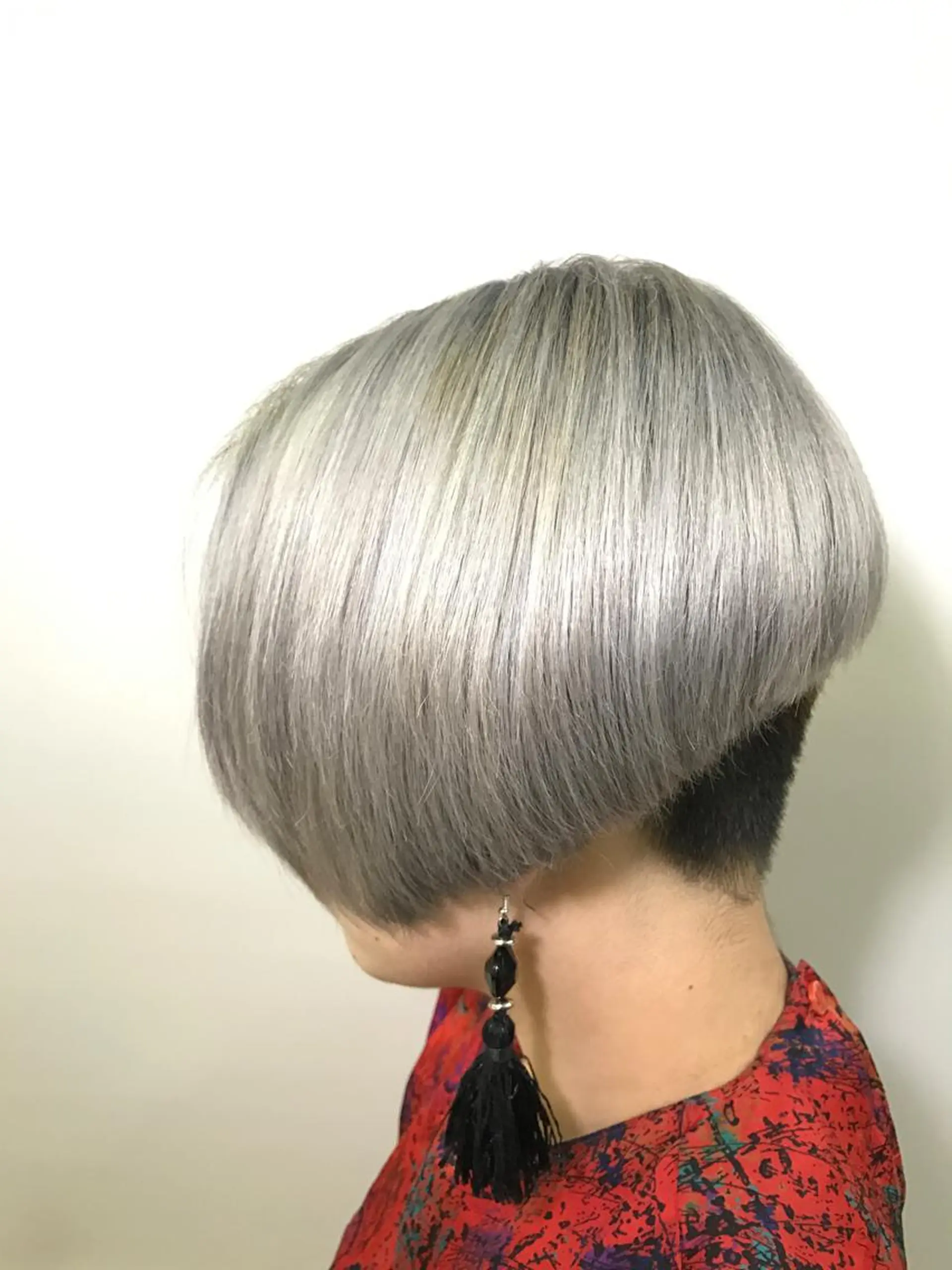 ショート カラー シルバー 中川 拓弥のヘアスタイル