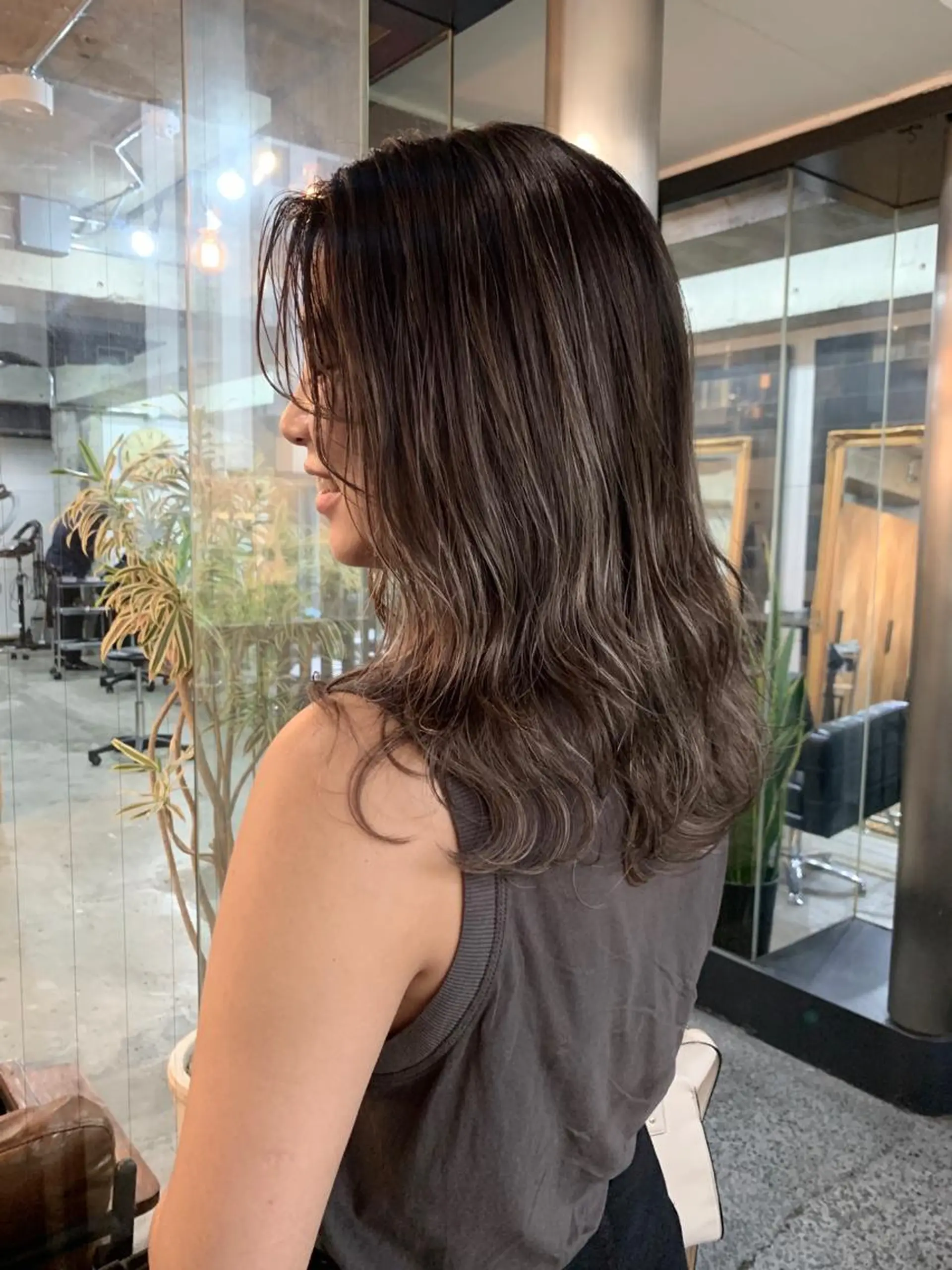 ミディアム カラー ヘアカラー トリートメント 西村あきや トレンド韓国ヘアのヘアスタイル