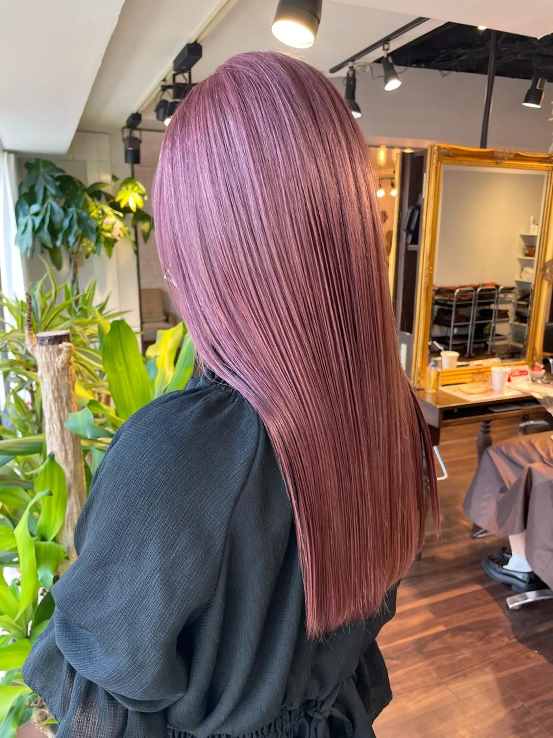 ロング カラー オカモト ミユウのヘアスタイル