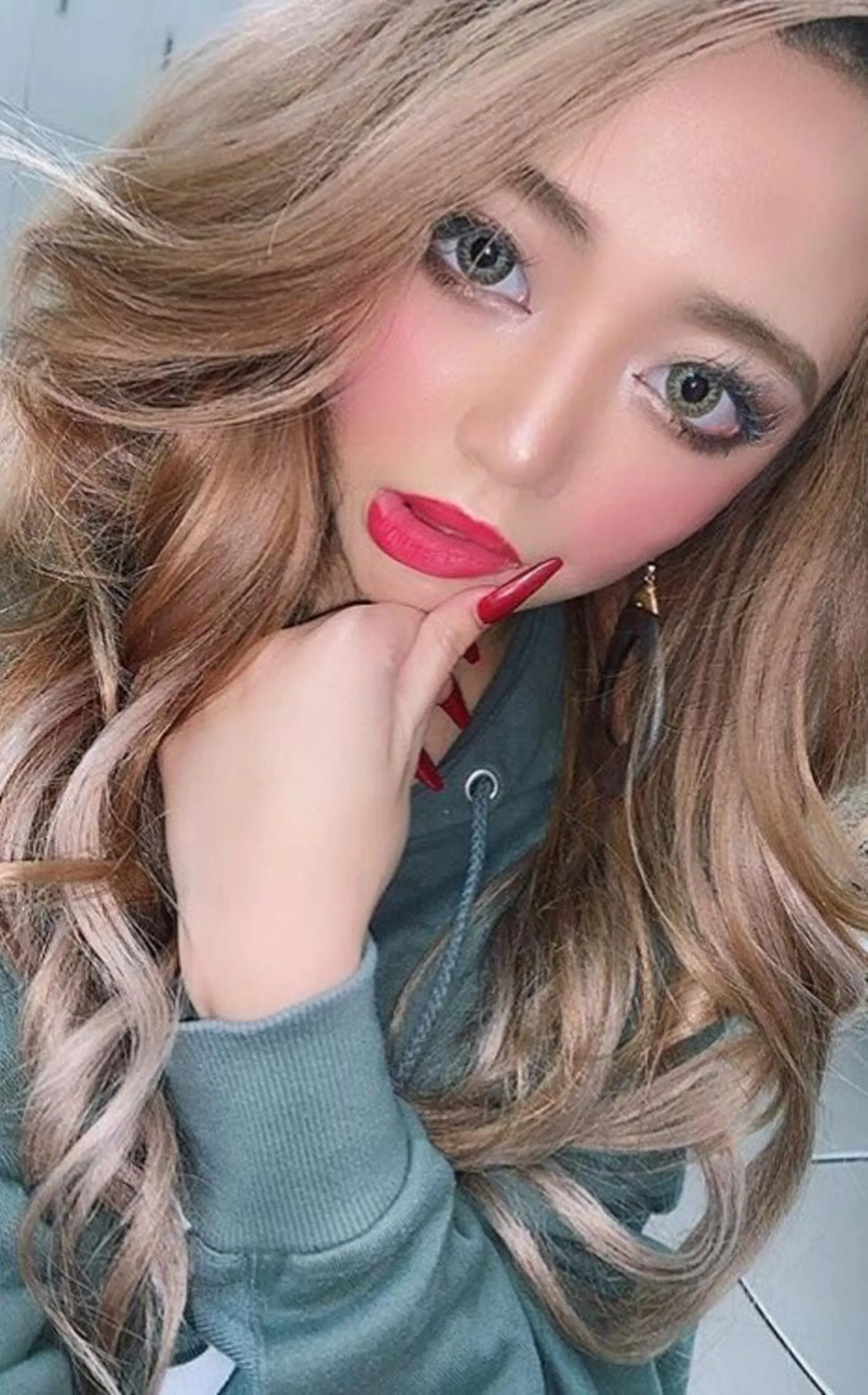 ロング カラー パーマ ヘアアレンジ Device ディバイスのヘアスタイル