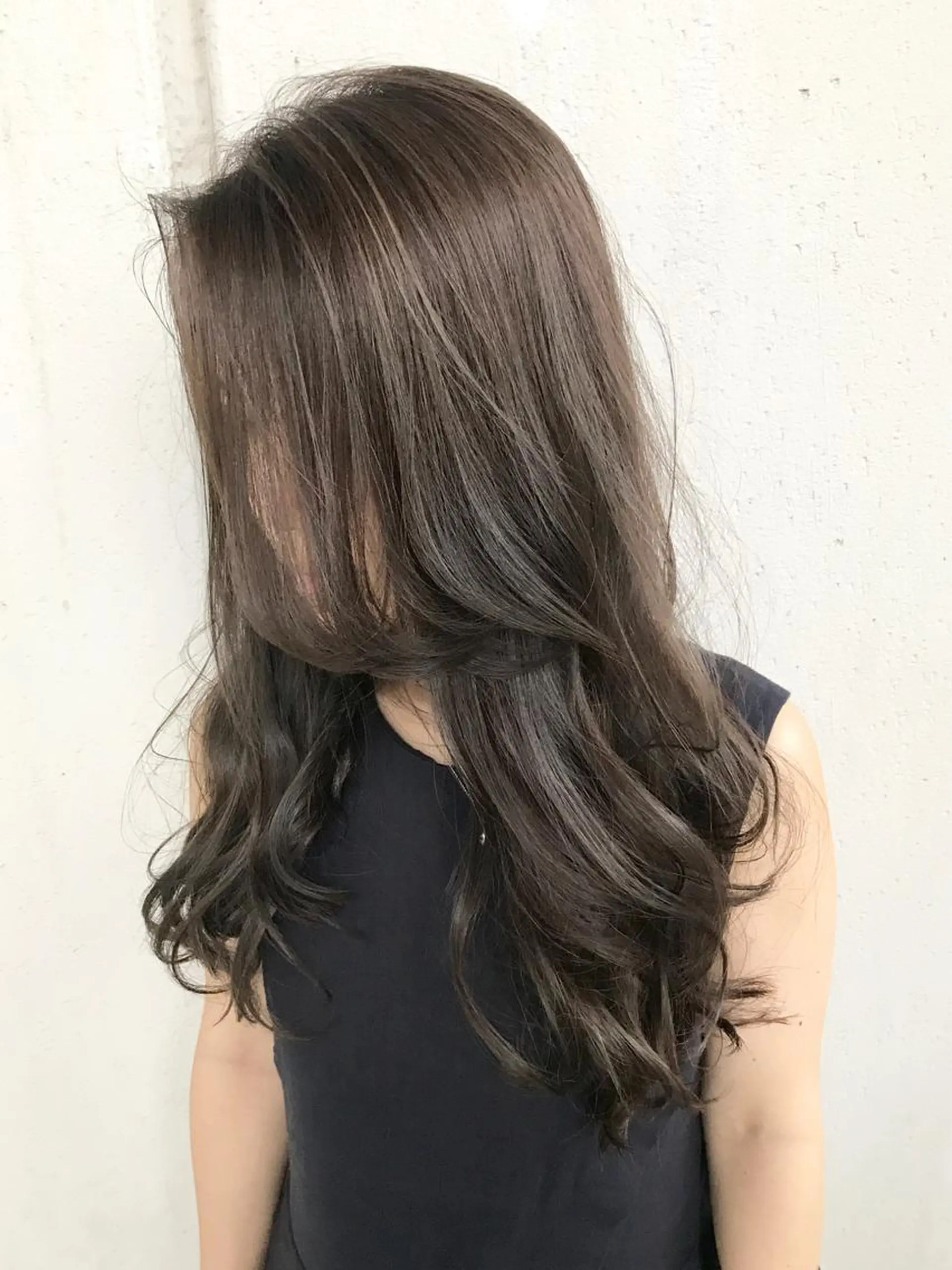 ロング カラー グレージュ ハイライトカラー ハイライト addict所属・井坂 弘人のヘアスタイル