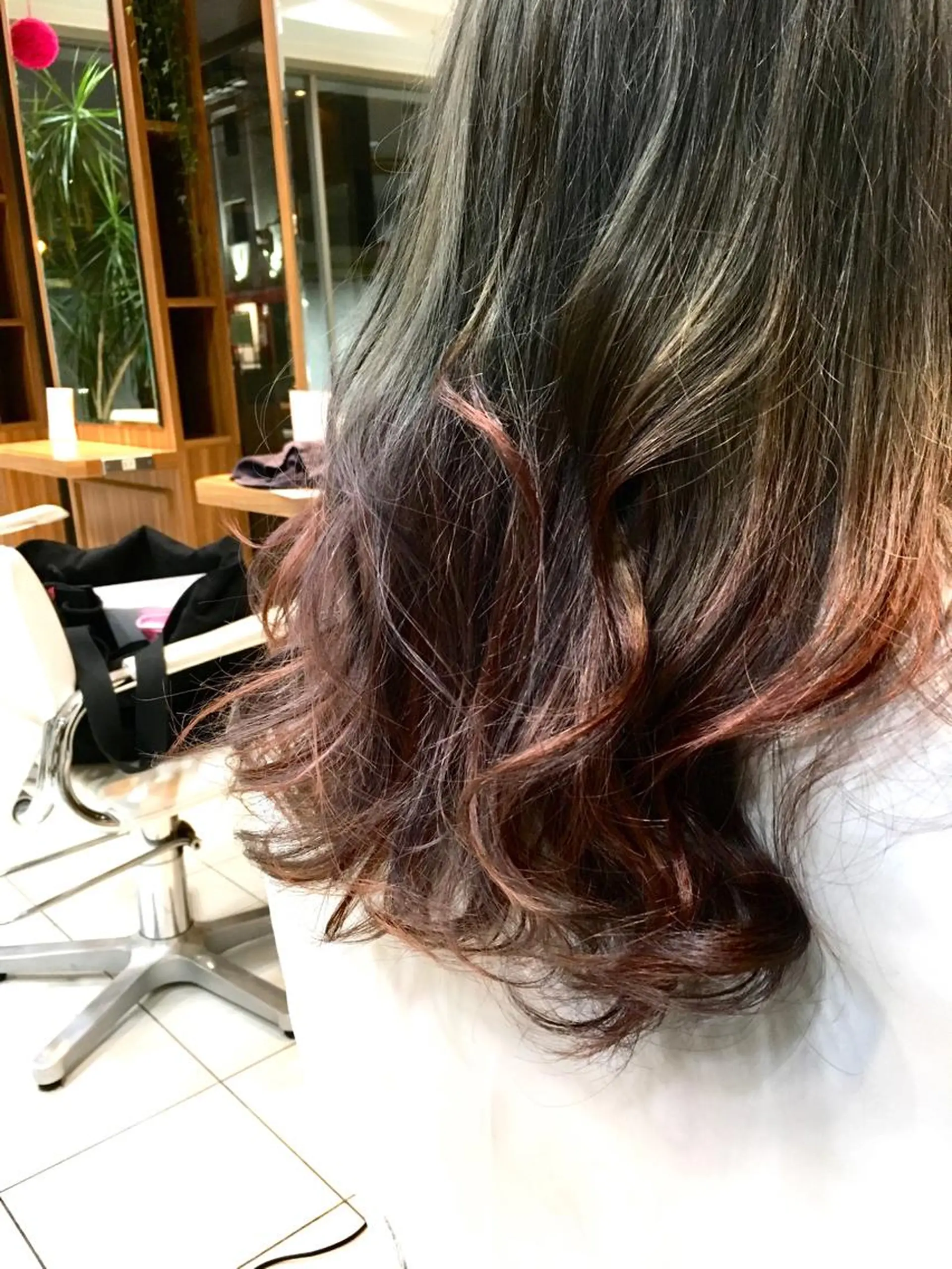 ミディアム カラー グラデーションカラー ピンクカラー パープルカラー 縮毛矯正 トリートメント 白髪ぼかしハイライト 柳川拓哉のヘアスタイル