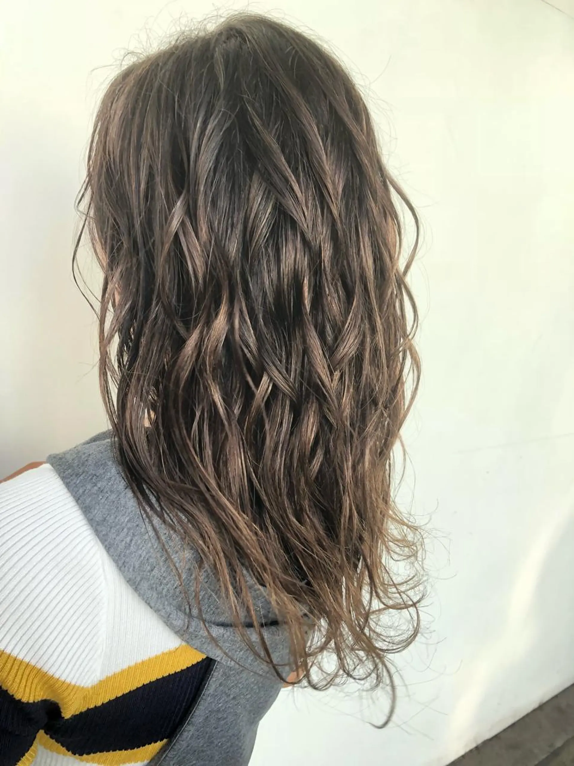 セミロング カラー グレージュ ハイライトカラー ハイライト シェアサロン　シエナ所属・東條 克義のヘアスタイル