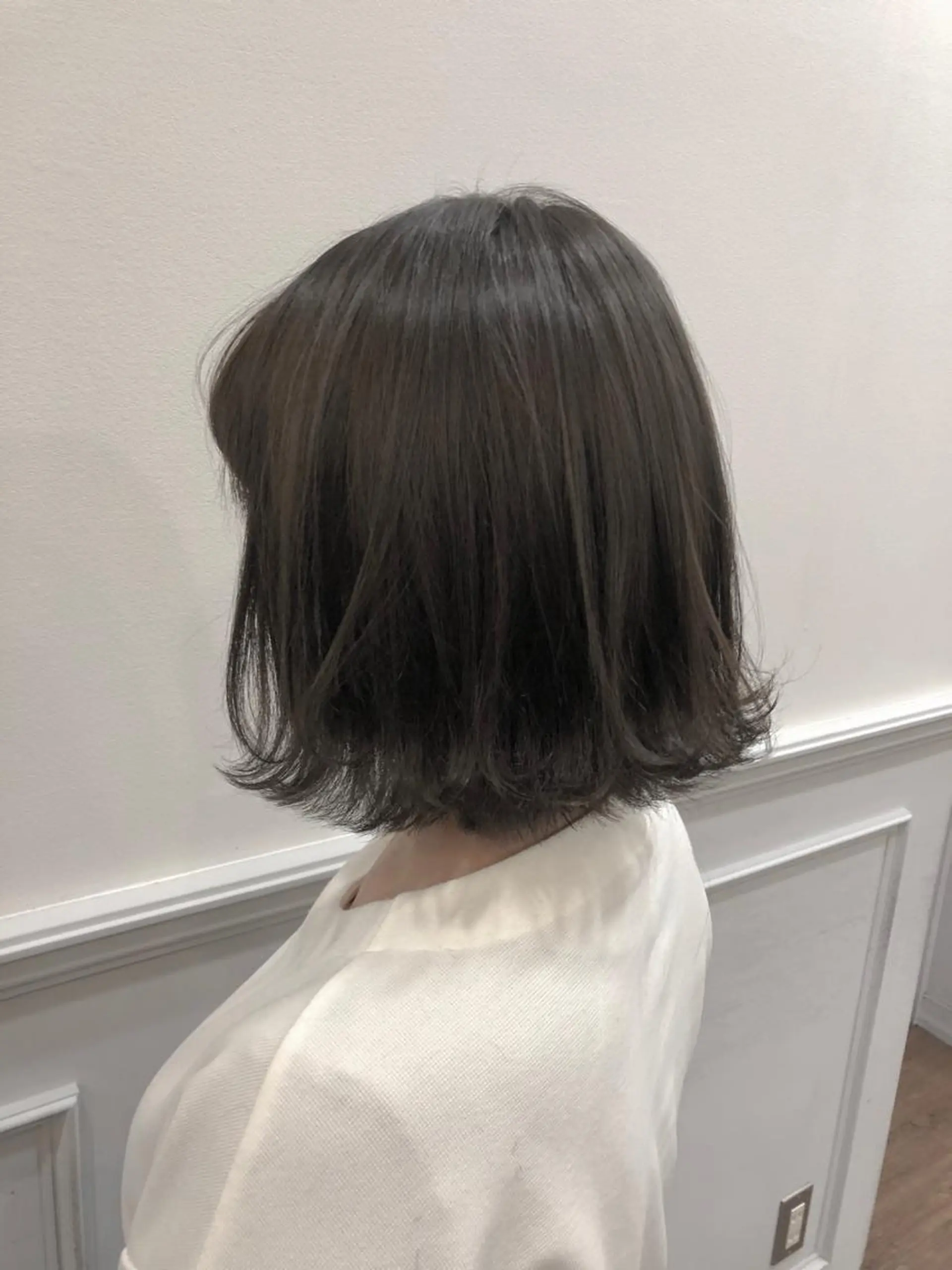 ミディアム カラー グレージュ ひろせ かなのヘアスタイル
