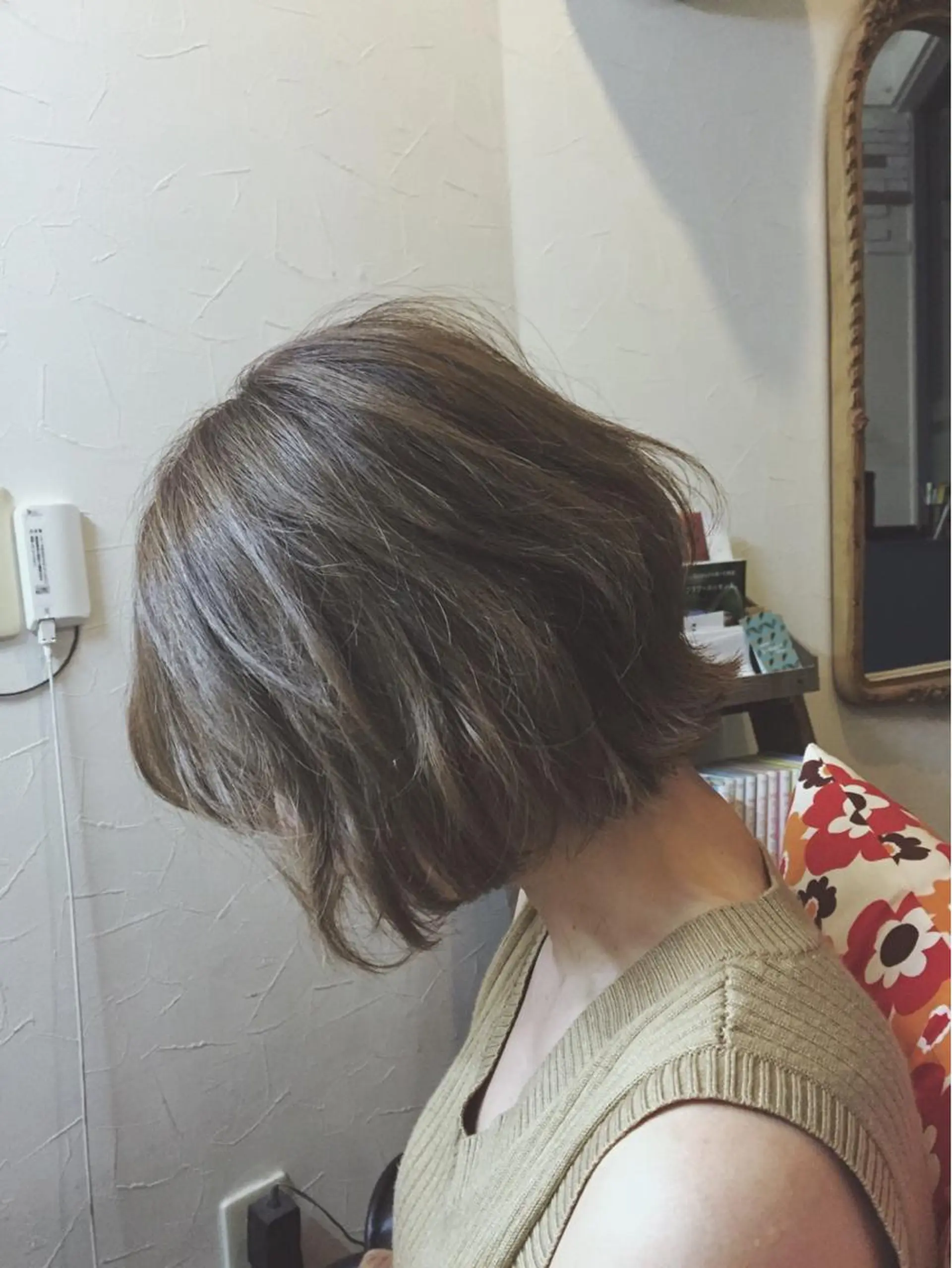 ショート アッシュ 外ハネヘア ヘアカラー トリートメント zann hair worx所属・島尻 徳人のヘアスタイル