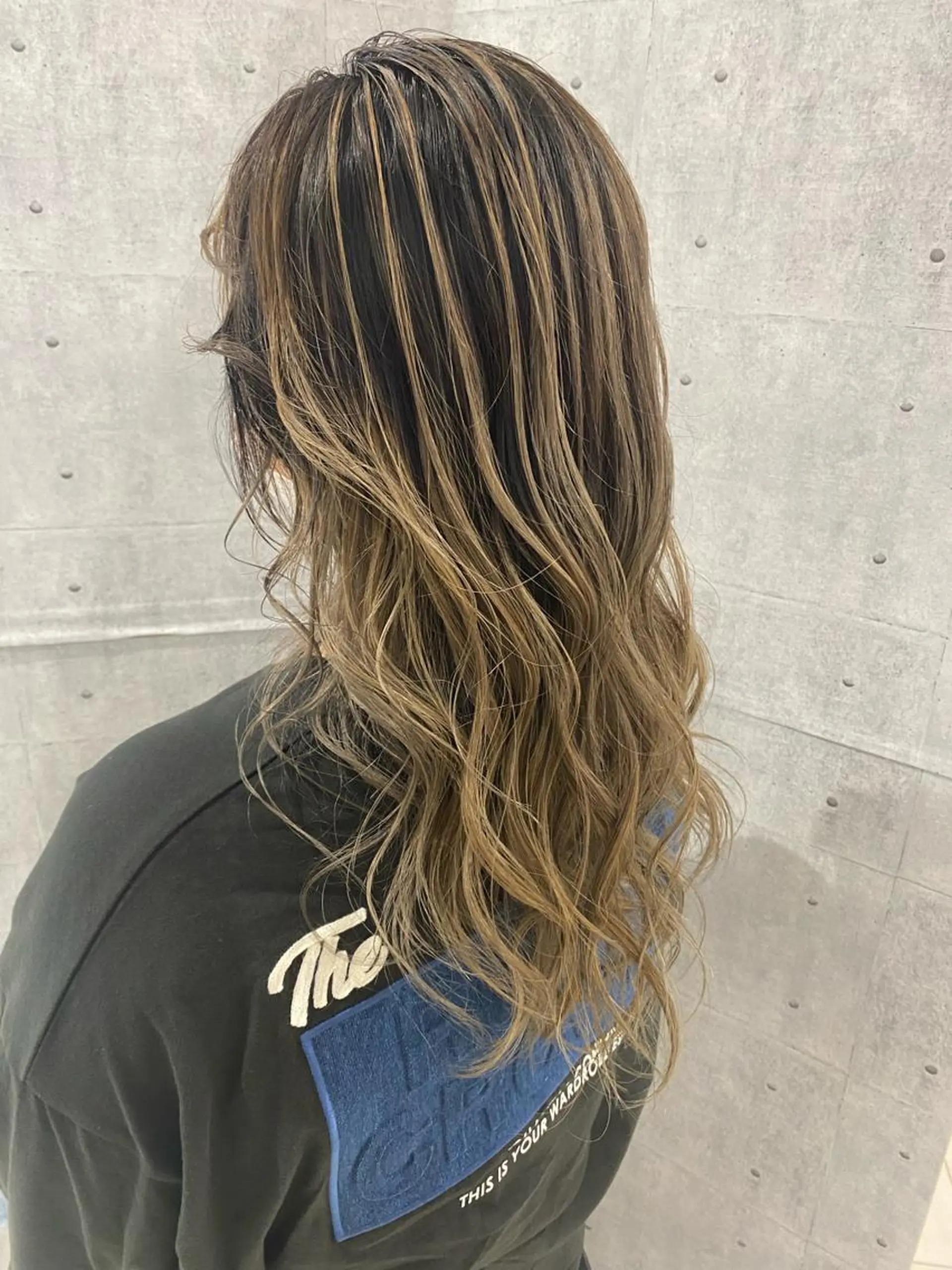 ロング シアーベージュ レイヤーカット 🍀透明感抜群🍀/ ハイトーンカラーのヘアスタイル