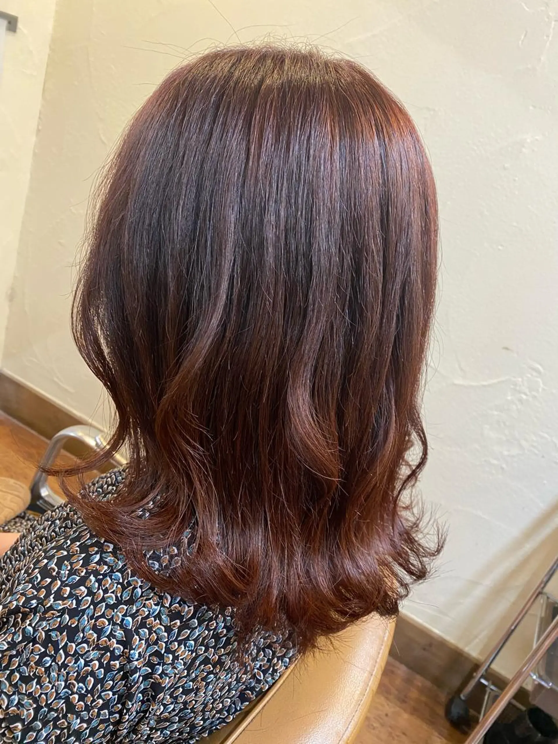 ミディアム 服部 和香のヘアスタイル