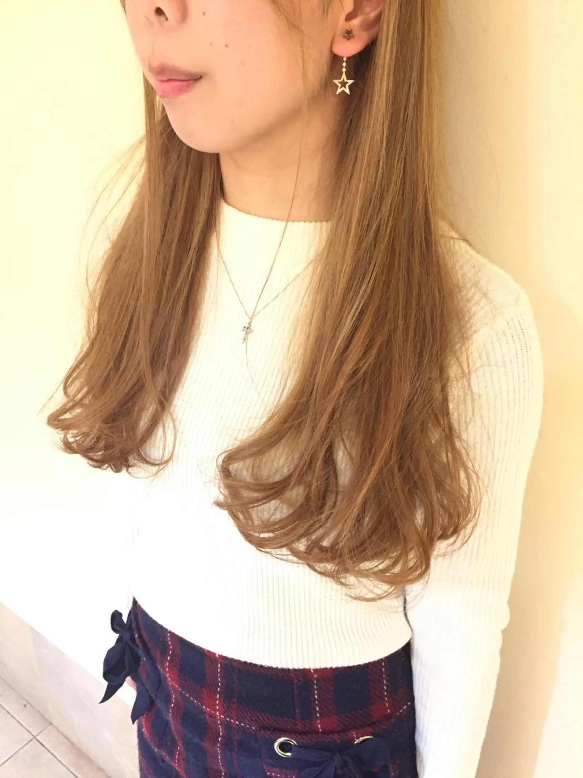 ロング カラー 透明感カラー ハイトーンカラー 加藤 綾華のヘアスタイル